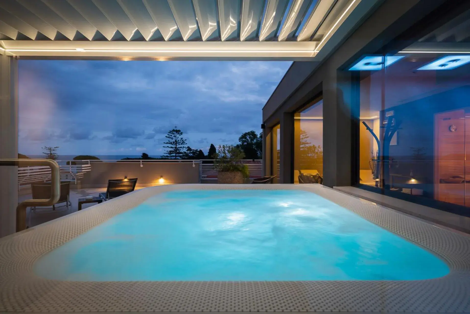 Hot Tub, Swimming Pool in Hotel Corallo
