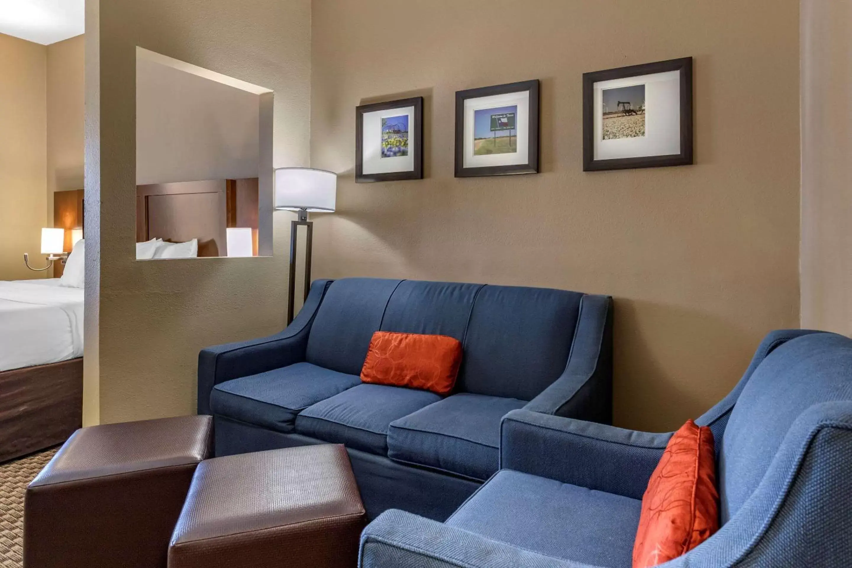 Photo of the whole room, Seating Area in Comfort Suites Near Texas A&M Corpus Christi