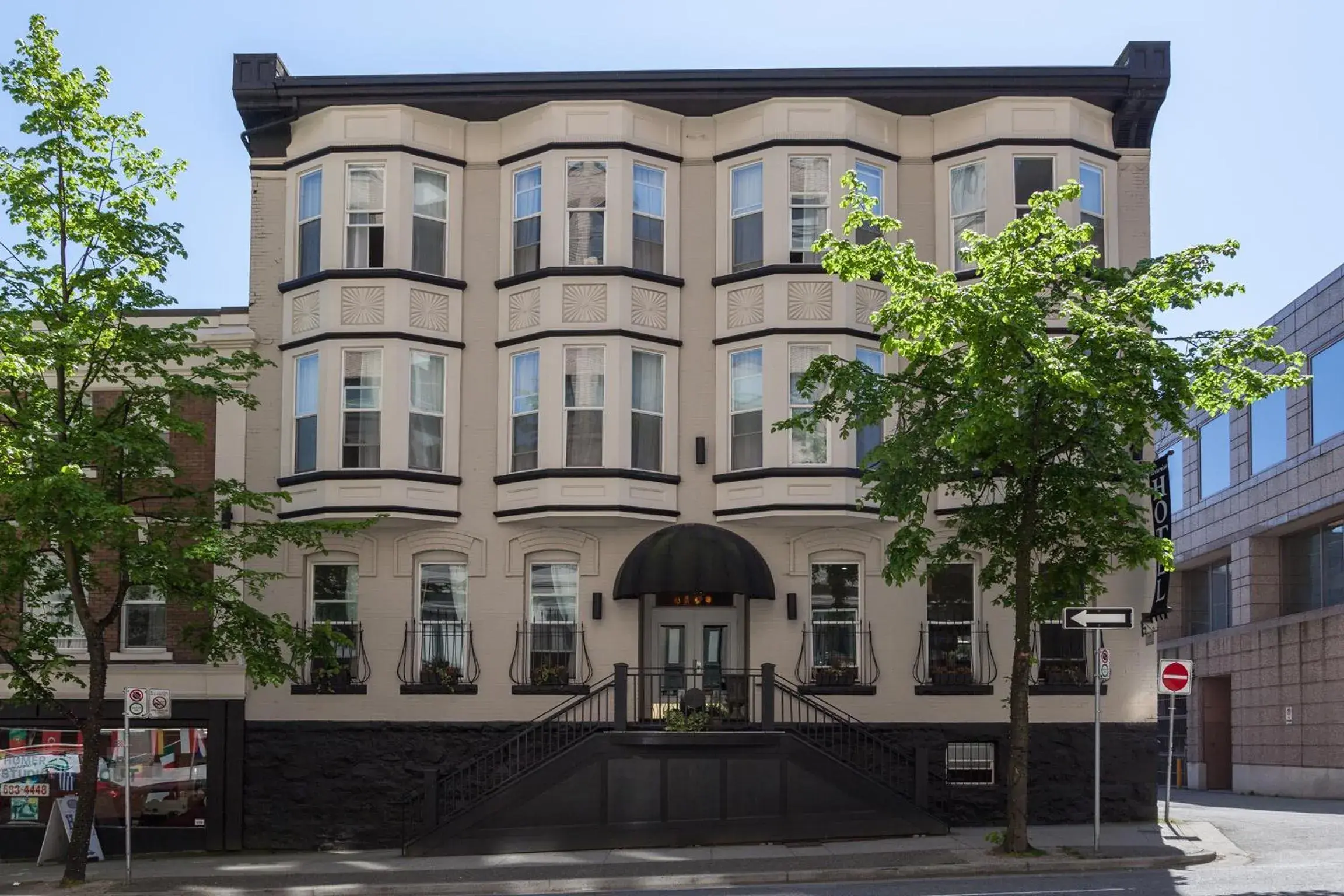 Facade/entrance, Property Building in Victorian Hotel