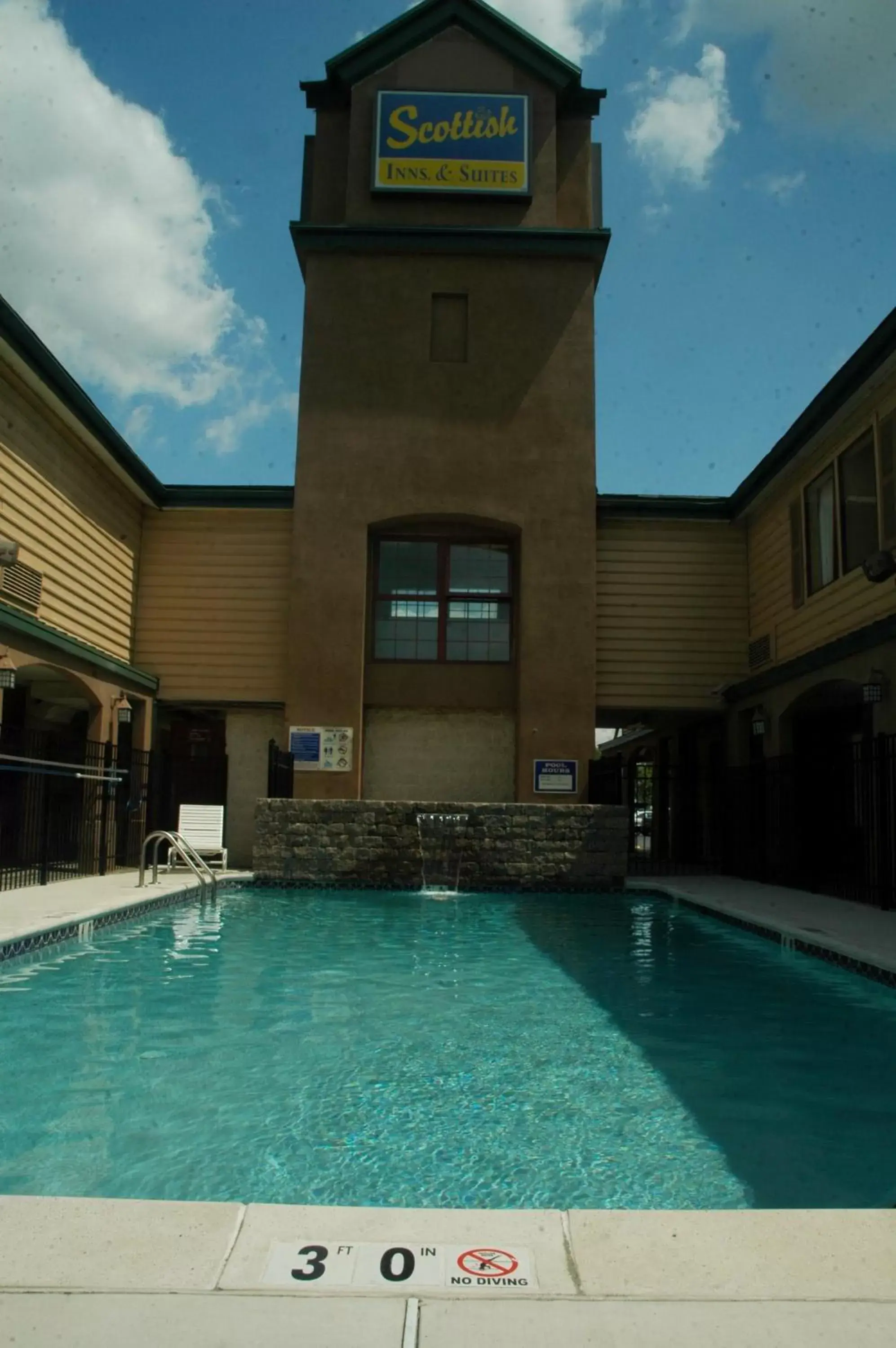 Swimming Pool in Scottish Inn & Suites-Allentown