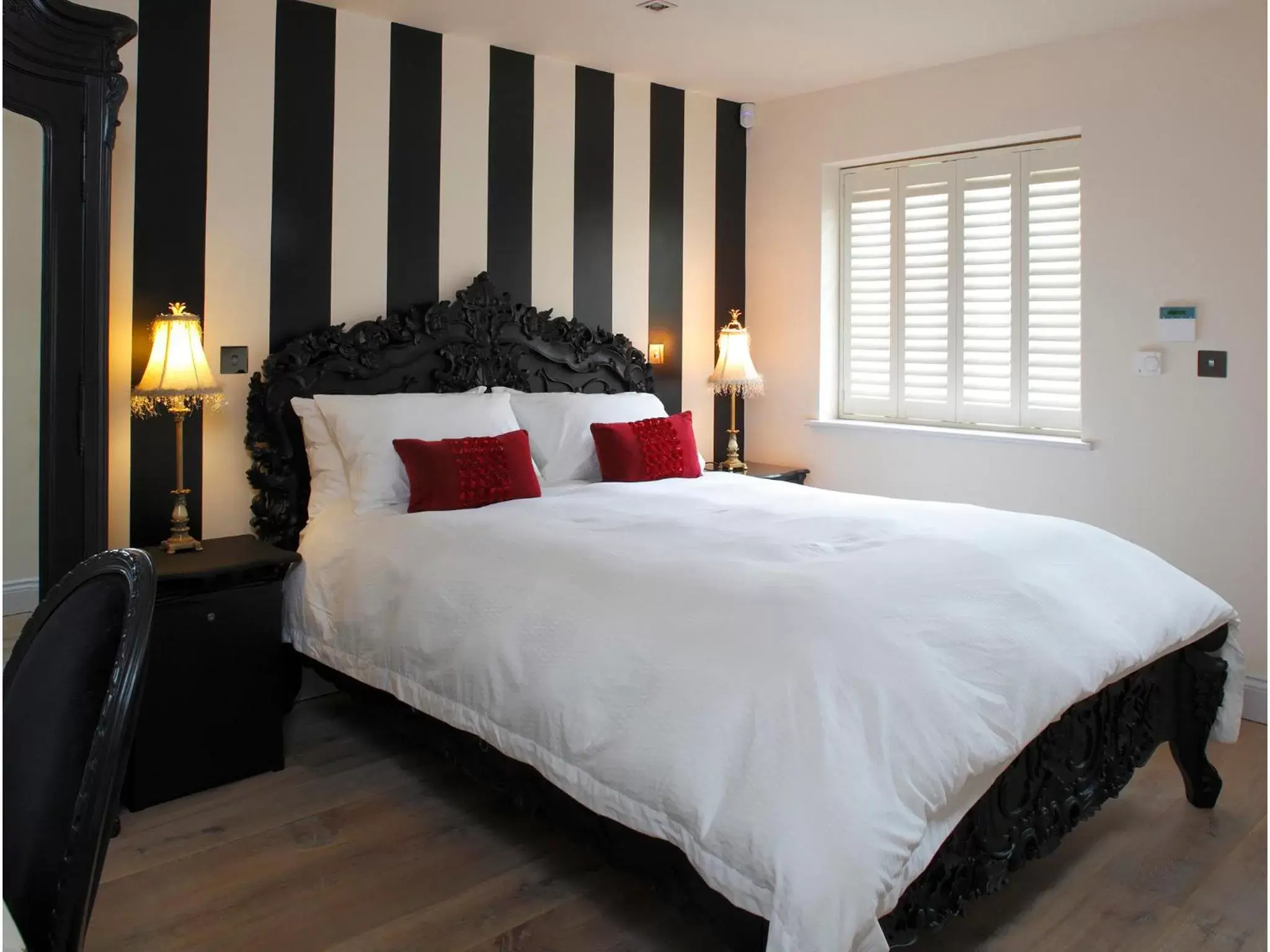 Bedroom, Bed in The Broad Leys