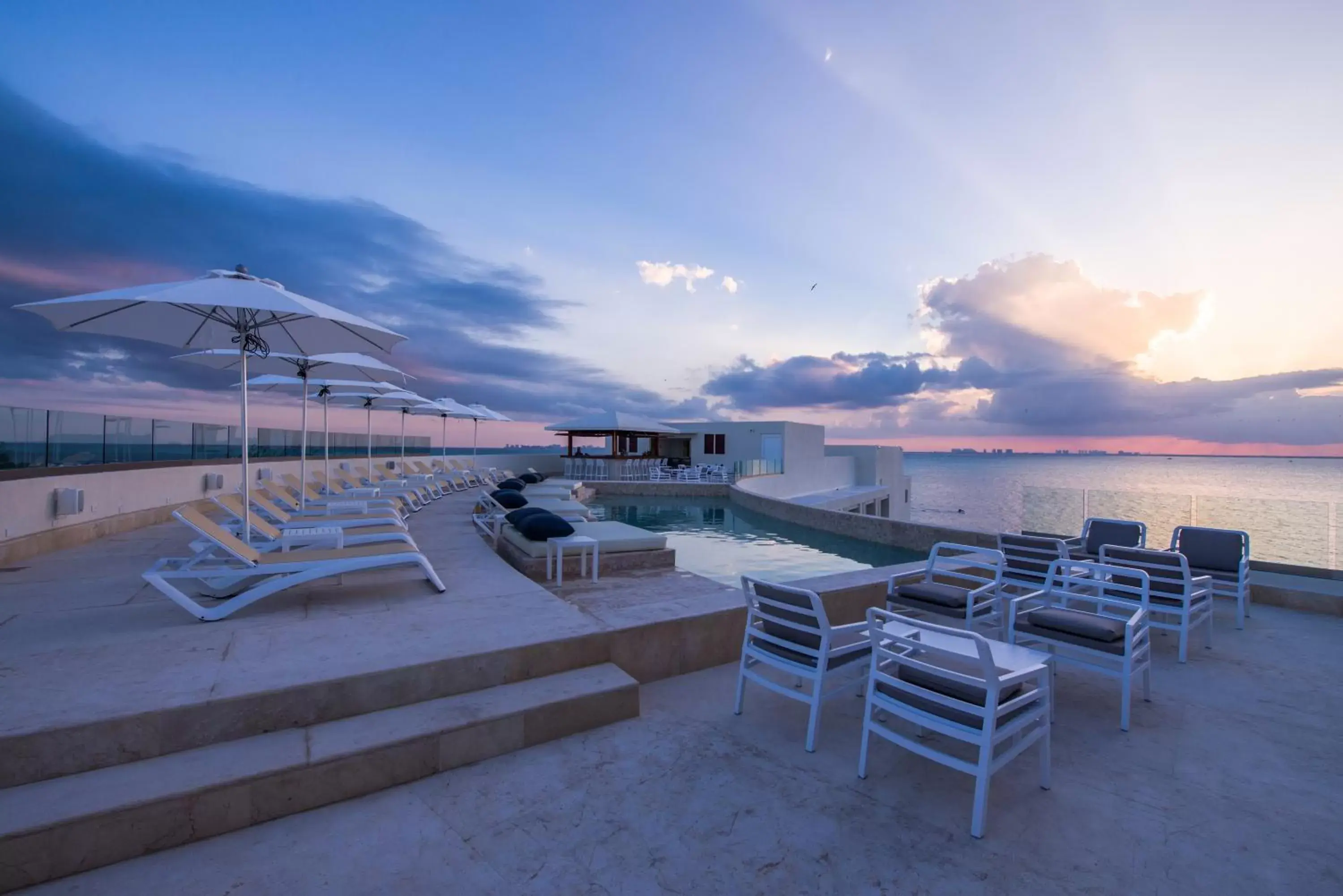 Lounge or bar in Izla Beach Front Hotel Lounge or bar in Izla Beach Front Hotel