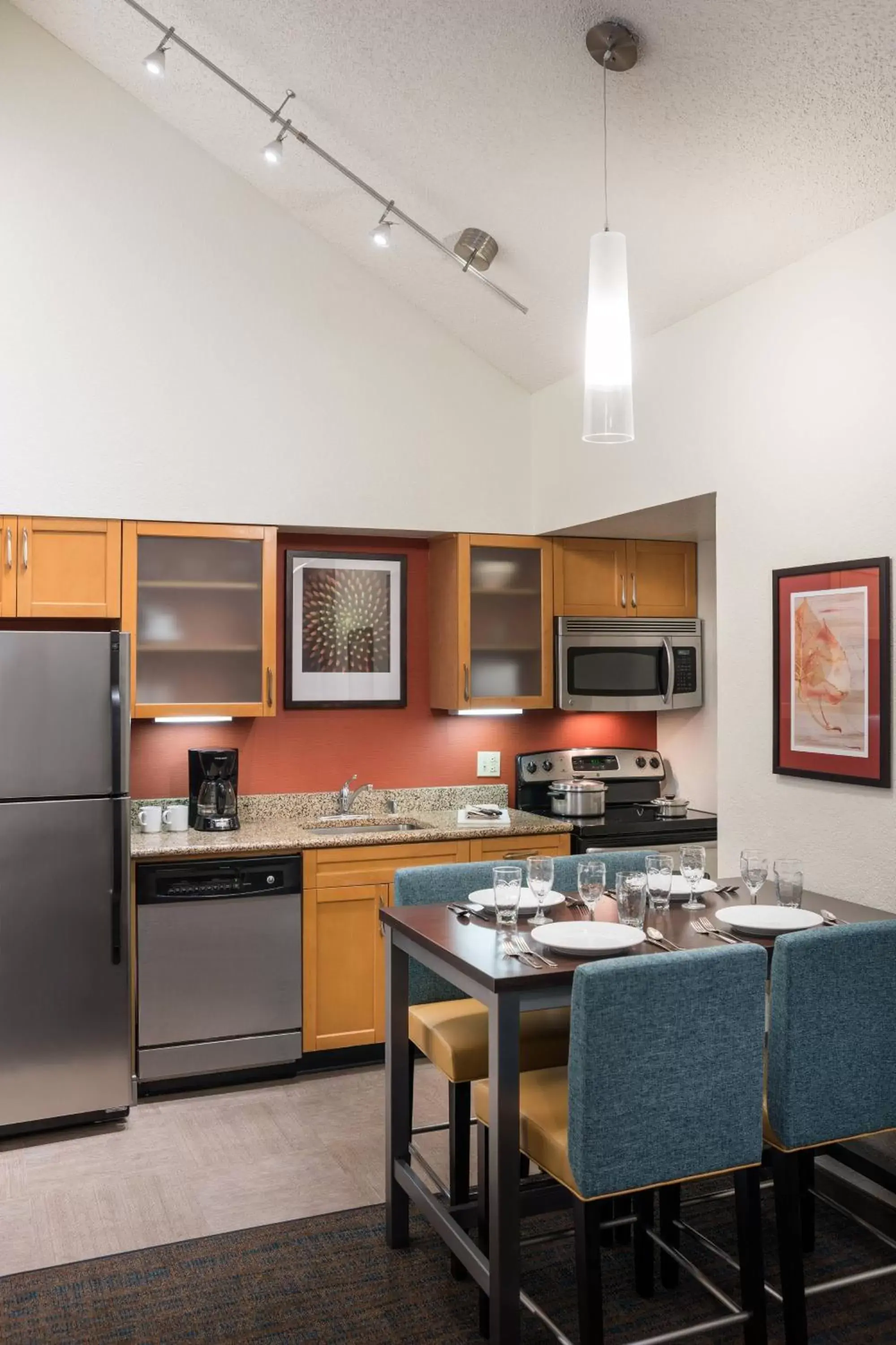 Kitchen or kitchenette, Kitchen/Kitchenette in Residence Inn Pasadena Arcadia