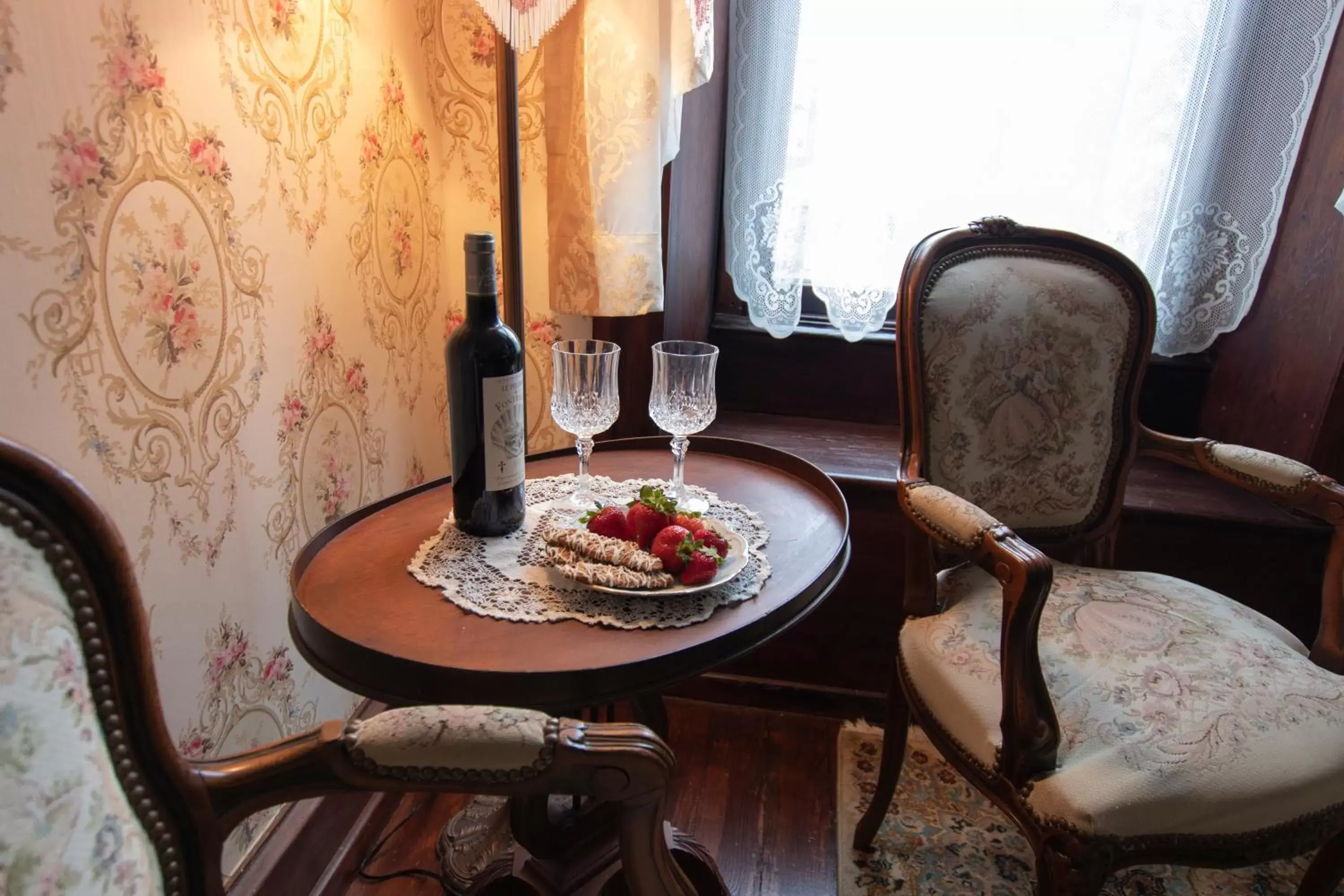 Seating area in Gifford-Risley House Bed and Breakfast