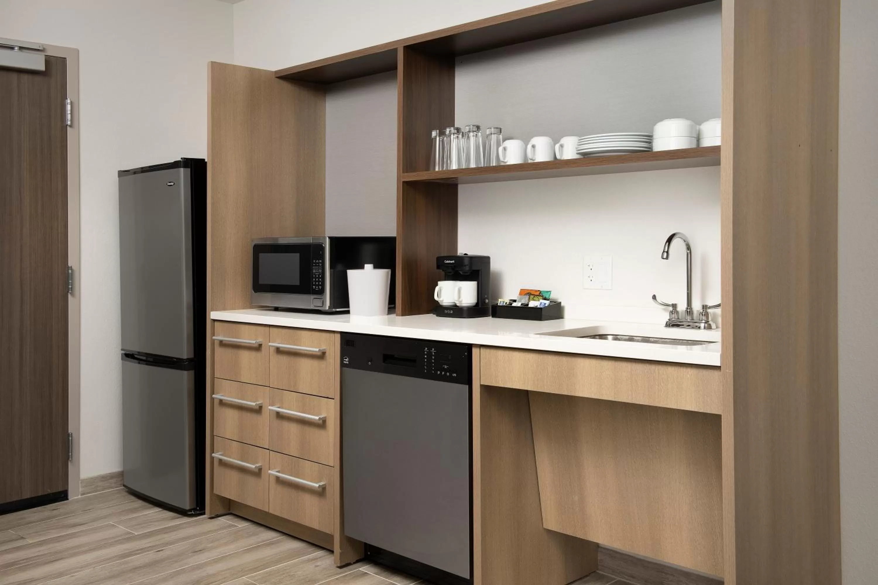 Kitchen or kitchenette in Home2 Suites By Hilton Miami Doral West Airport, Fl
