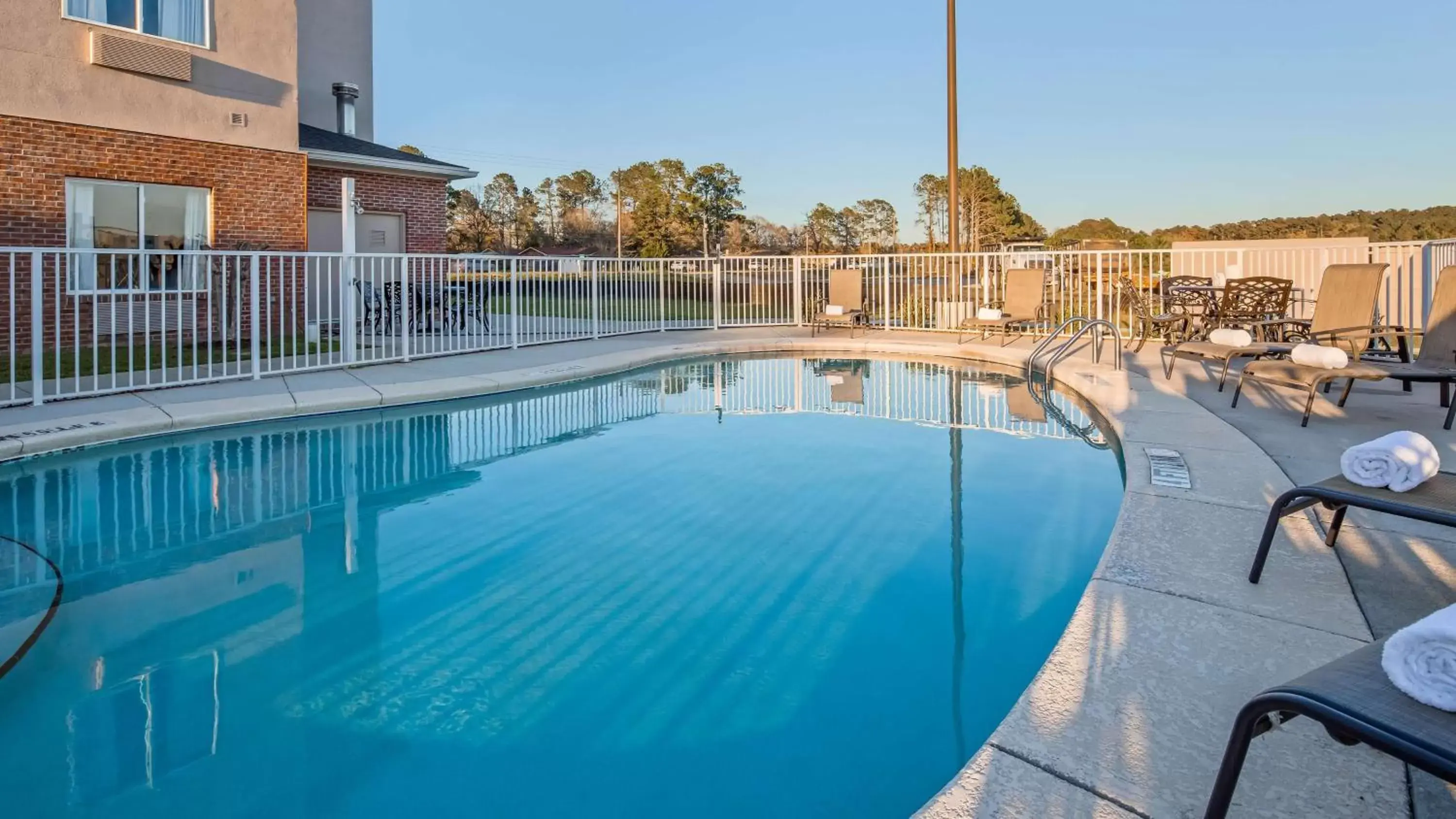 Activities, Swimming Pool in Best Western Dothan Inn & Suites