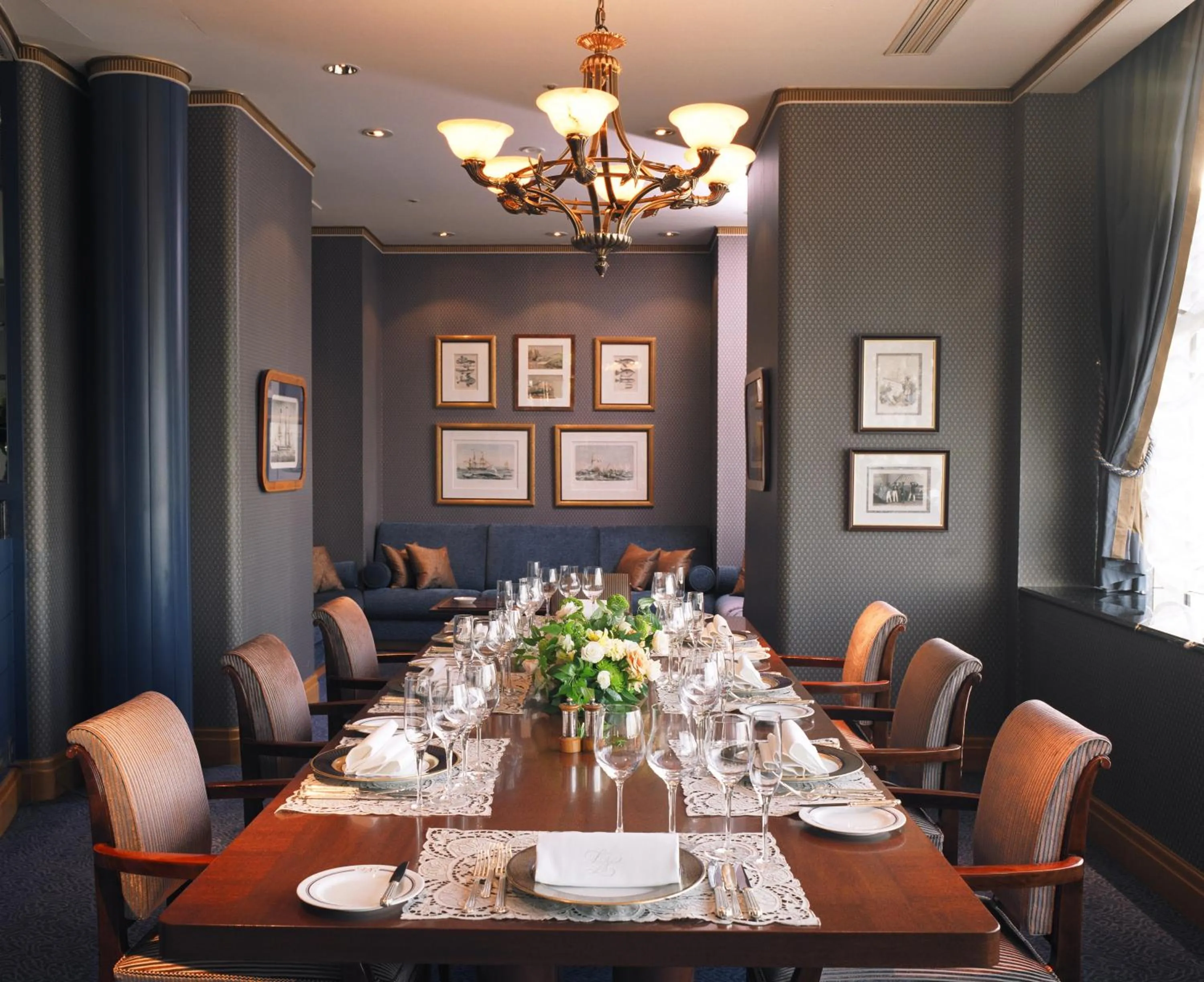 Restaurant/places to eat in Hotel New Grand