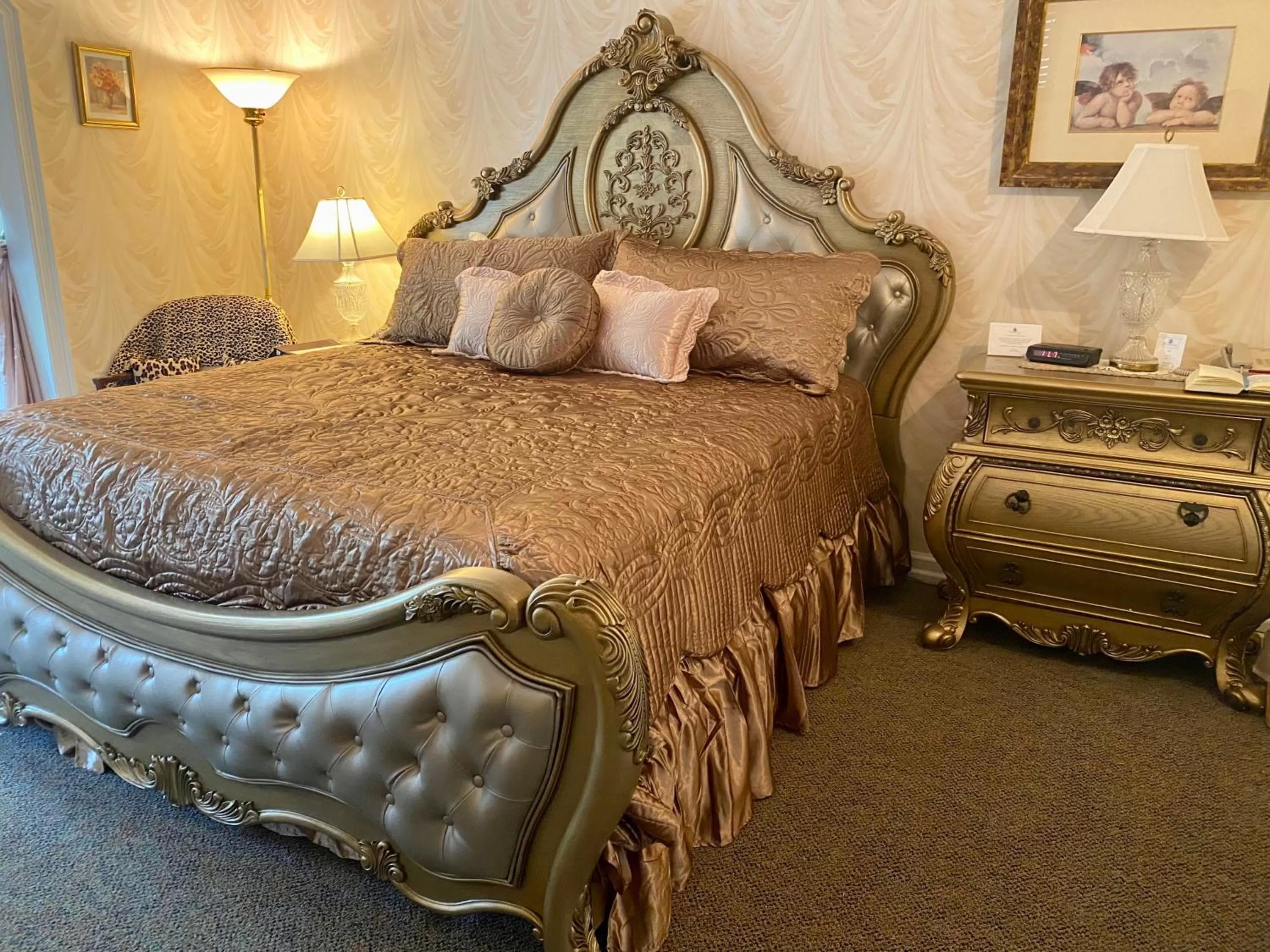 Bed in The Cypress Inn