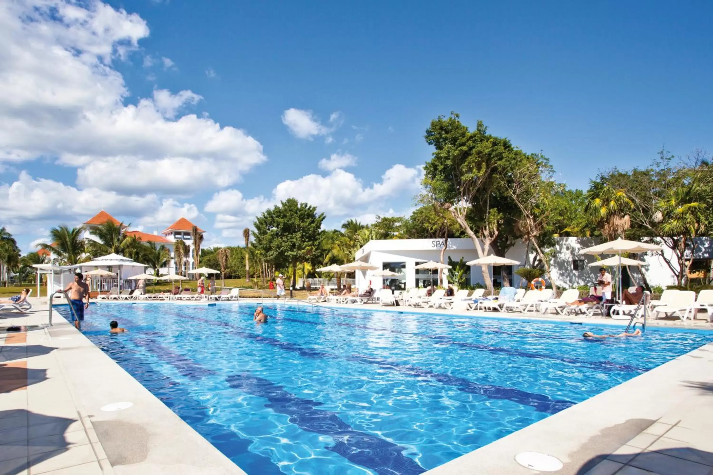 Swimming Pool in Riu Palace Mexico - All Inclusive