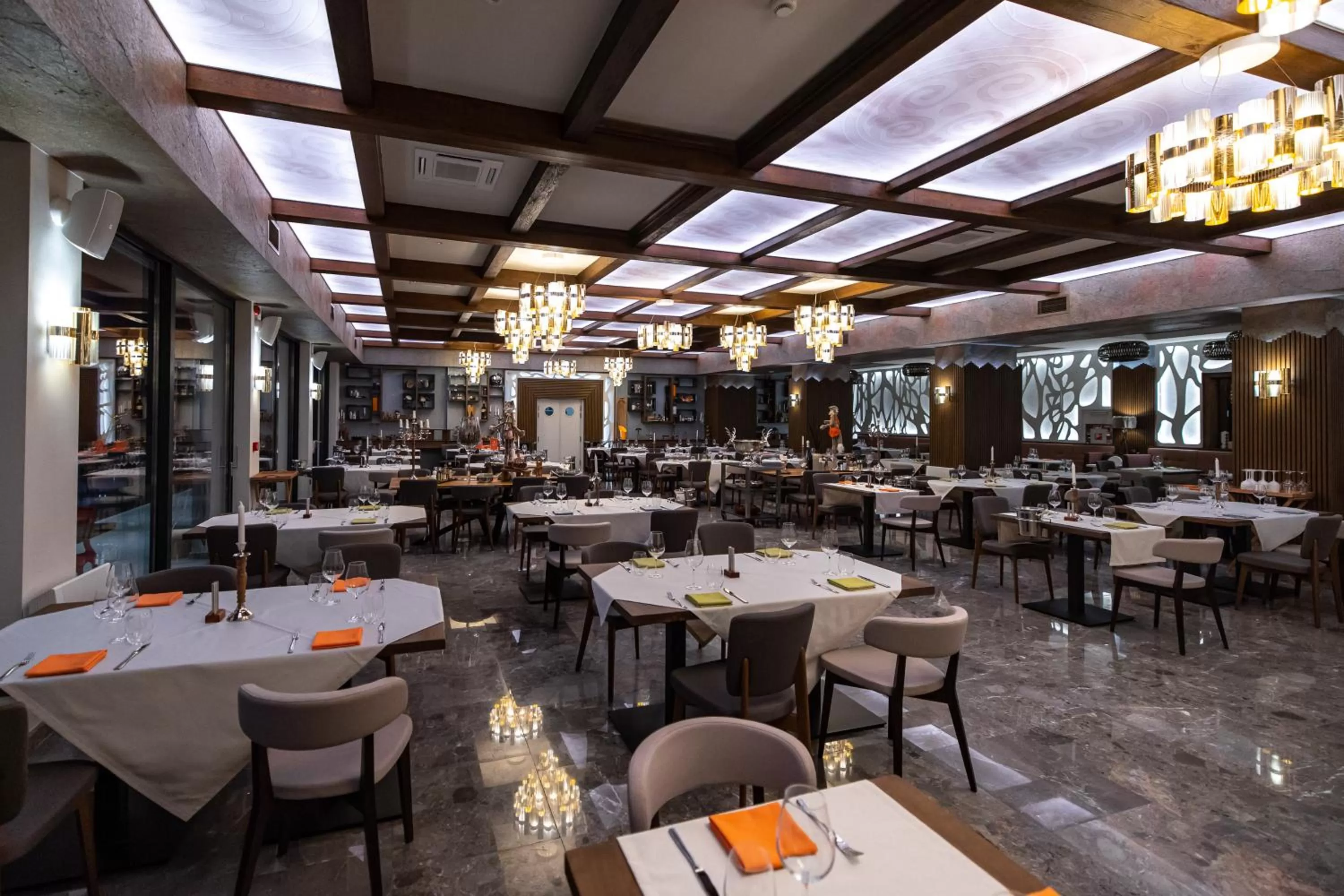 Restaurant/Places to Eat in Hotel Belmont