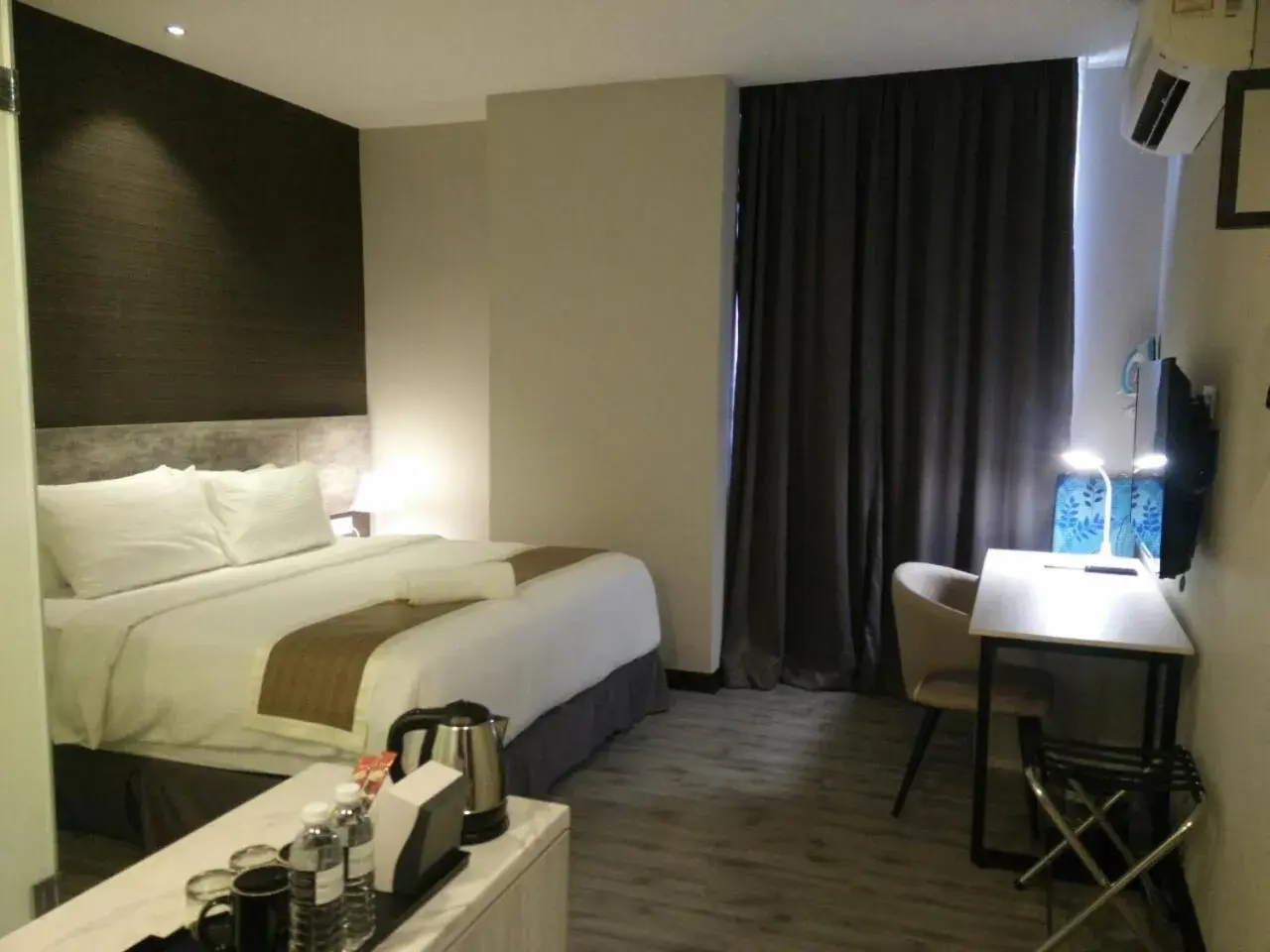 Photo of the whole room, Bed in The Leverage Business hotel (Skudai)