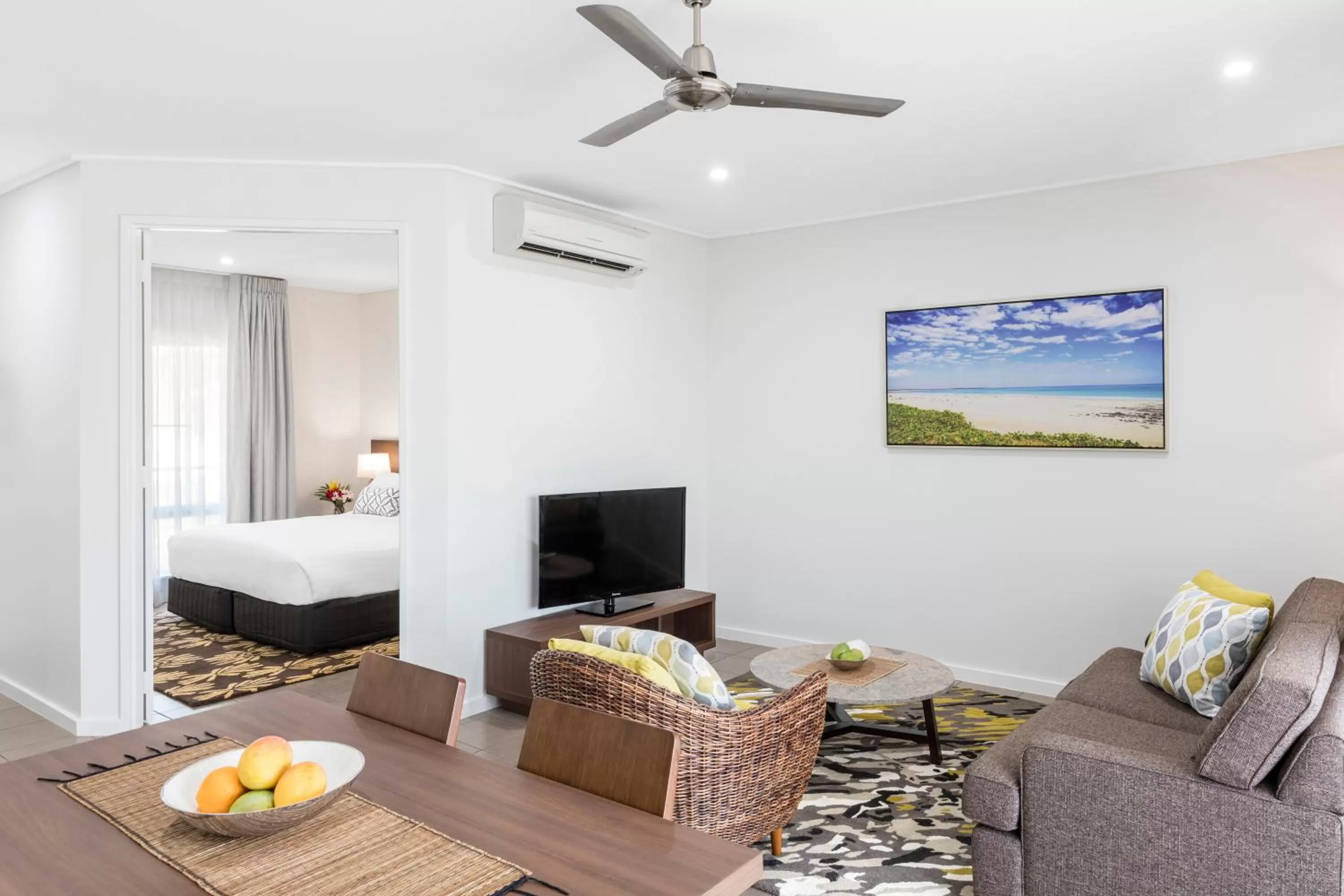 TV and multimedia, Bed in Oaks Cable Beach Resort