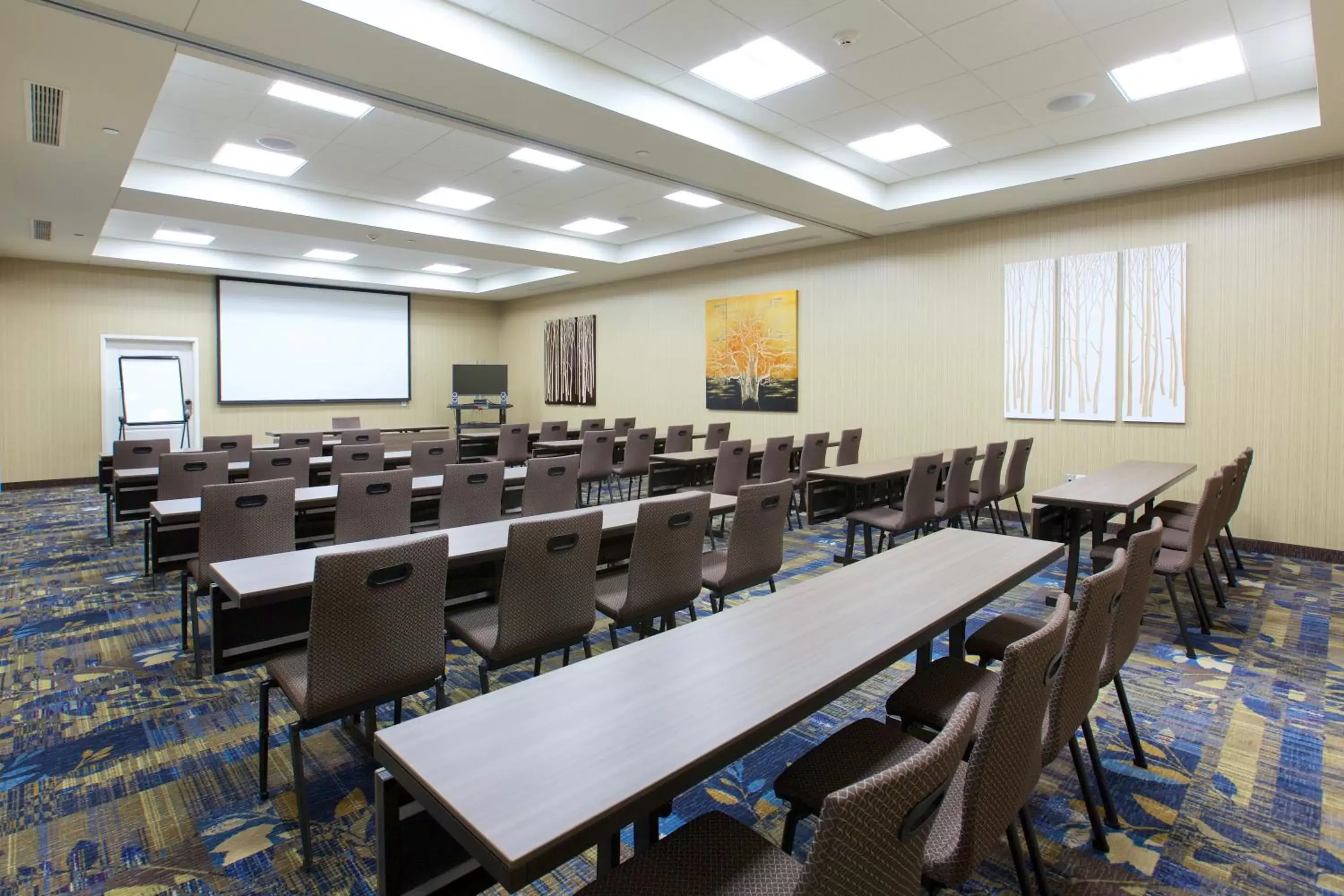 Meeting/conference room in Holiday Inn Express Fargo SW I94 Medical Center, an IHG Hotel