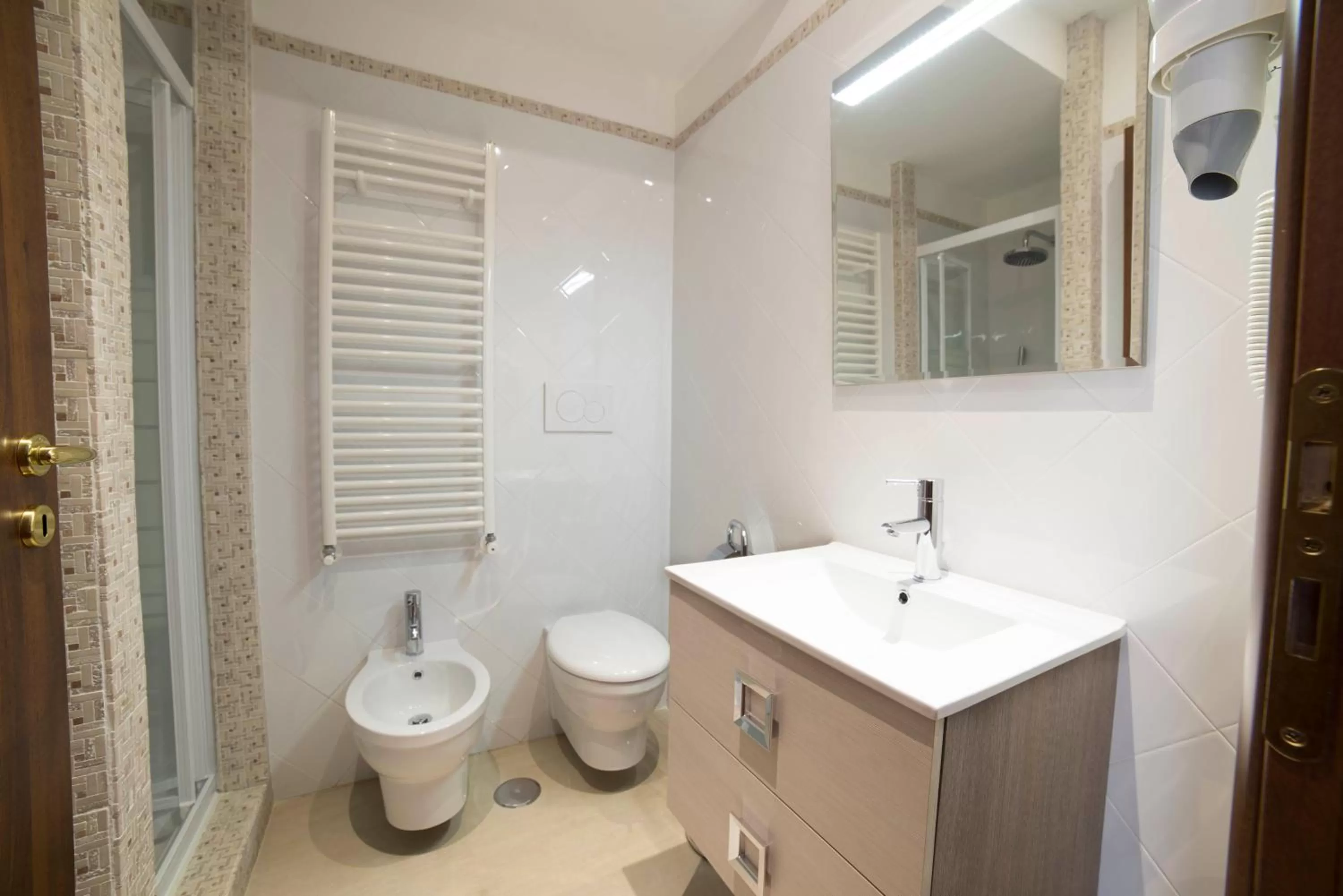 Shower in Di Fronte alla Cupola