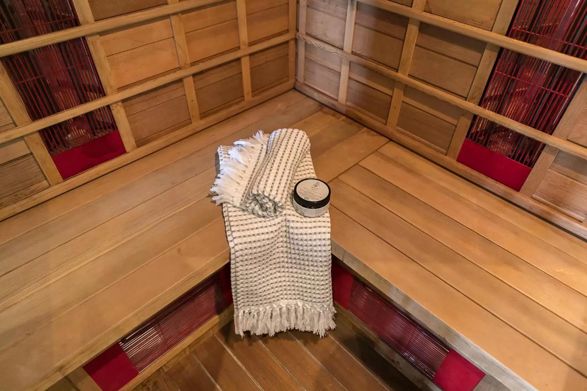 Sauna in Brasss Hotel Suites