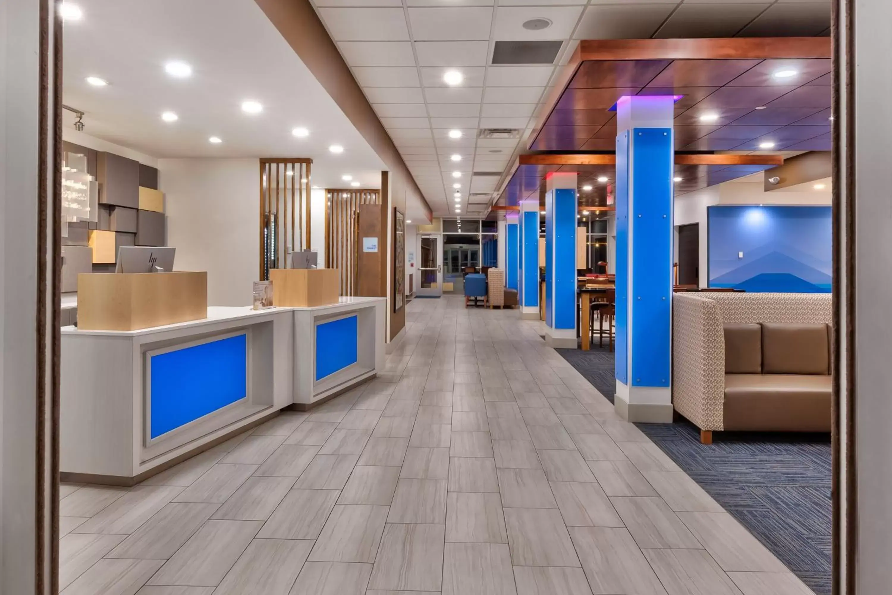 Property building in Holiday Inn Express & Suites - Milan - Sandusky Area by IHG Property building in Holiday Inn Express & Suites - Milan - Sandusky Area by IHG