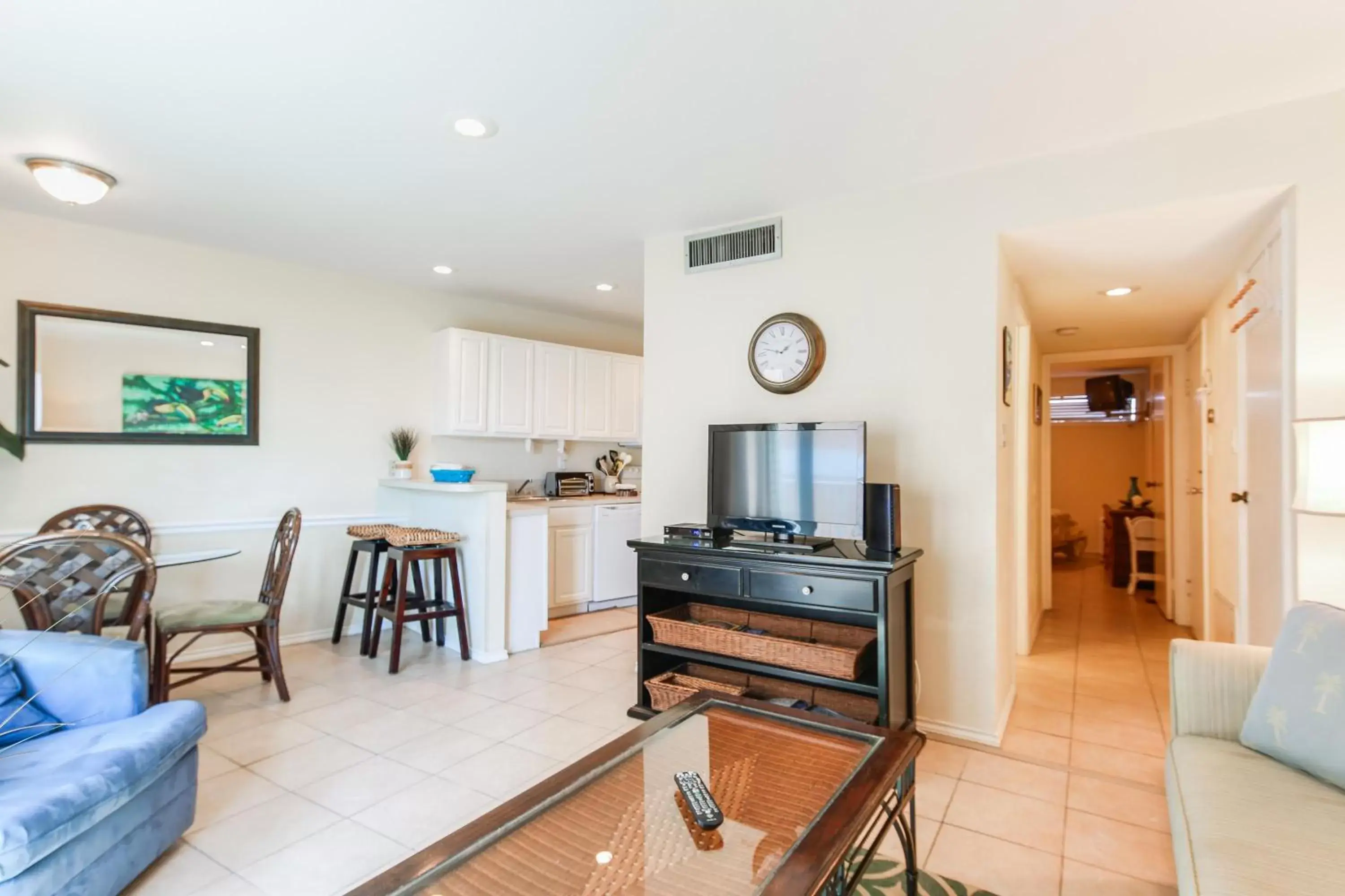 Photo of the whole room, Seating Area in La Internacional Condominiums #210