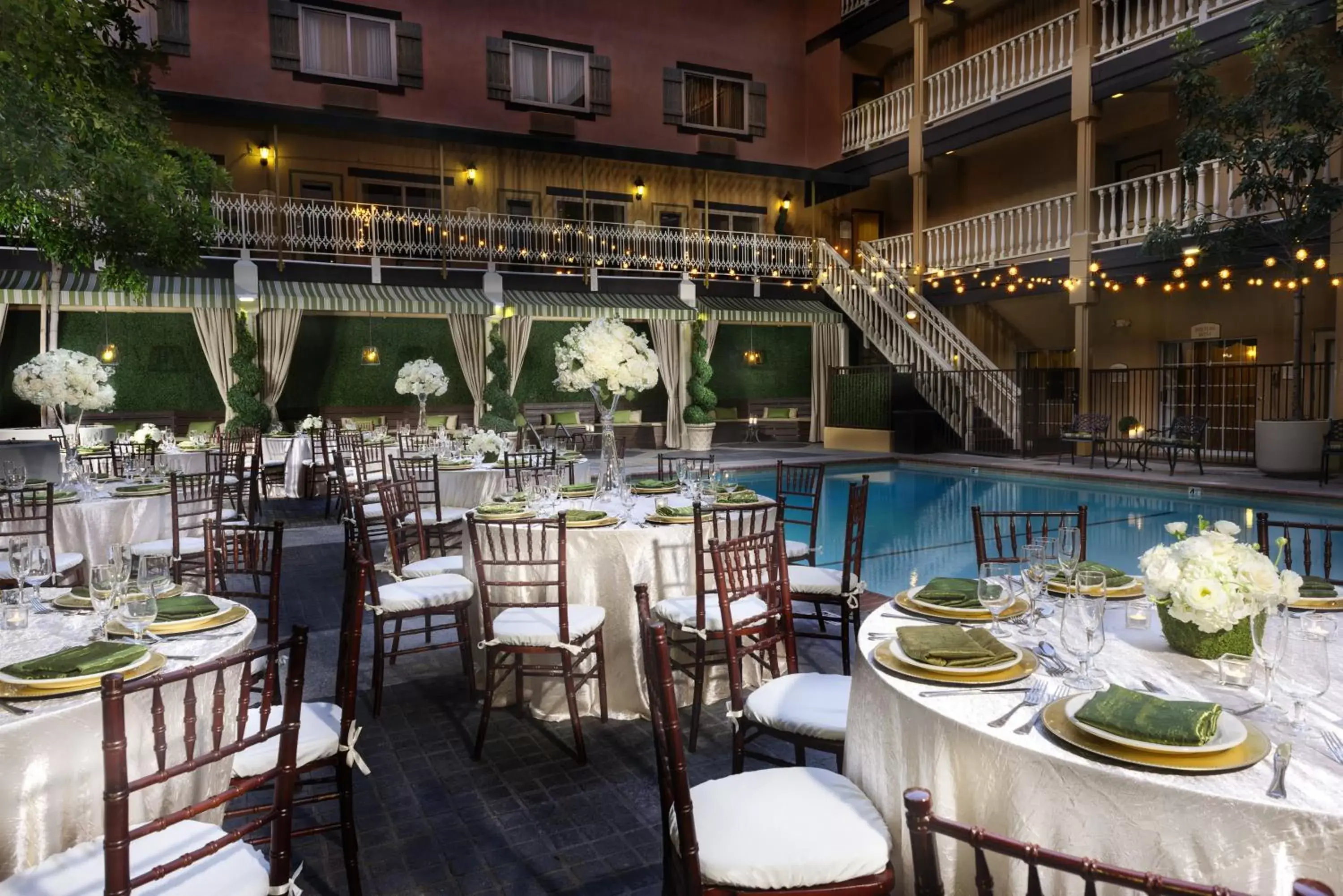 Banquet/Function facilities, Restaurant/Places to Eat in Ayres Hotel Costa Mesa Newport Beach
