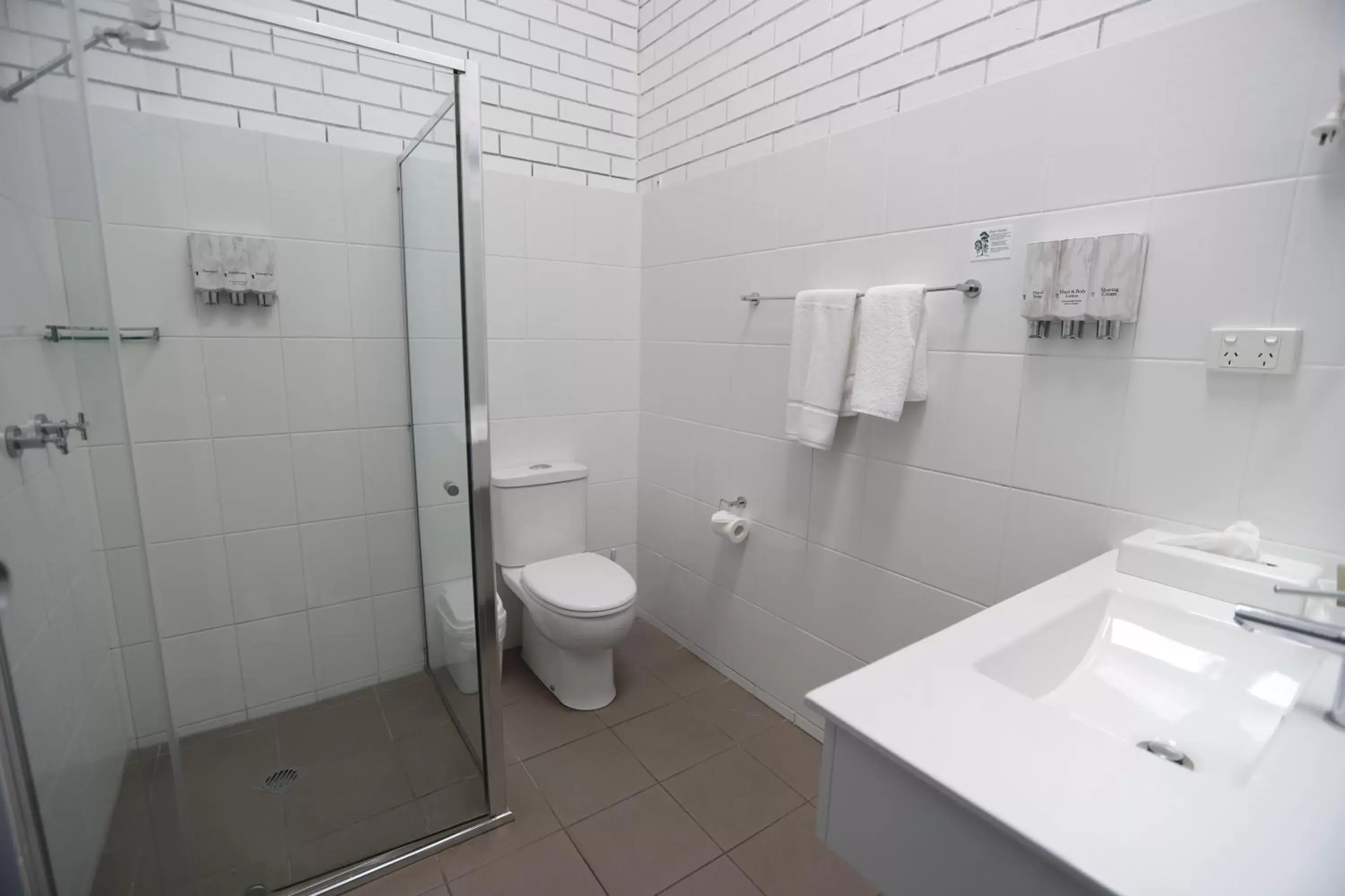 Bathroom in The Town House Motor Inn