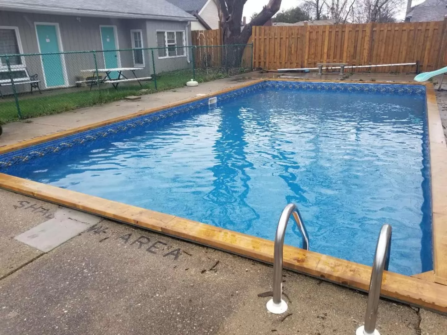 Swimming pool in Manor Motel
