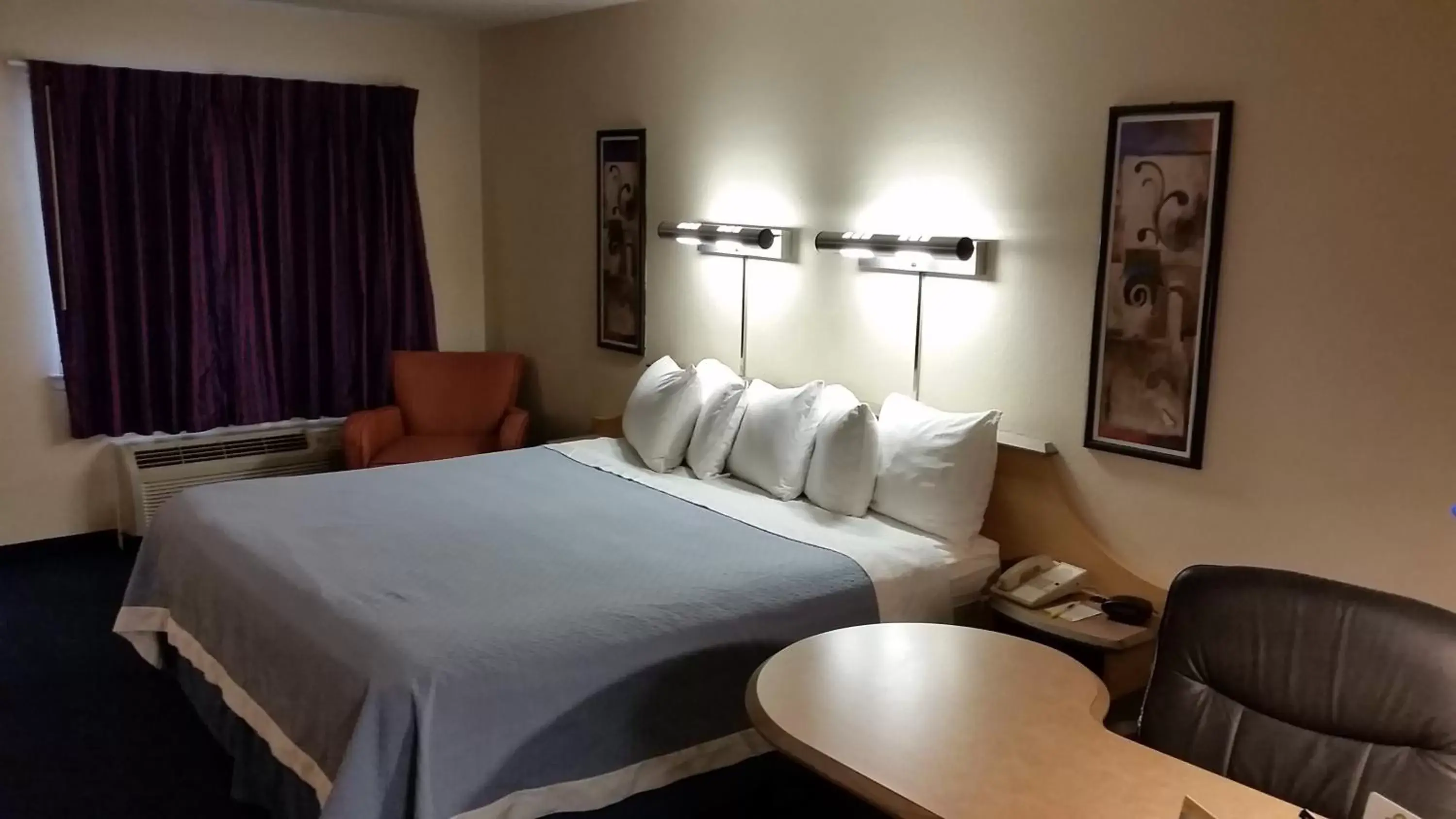 Photo of the whole room, Bed in Days Inn by Wyndham Buena Park