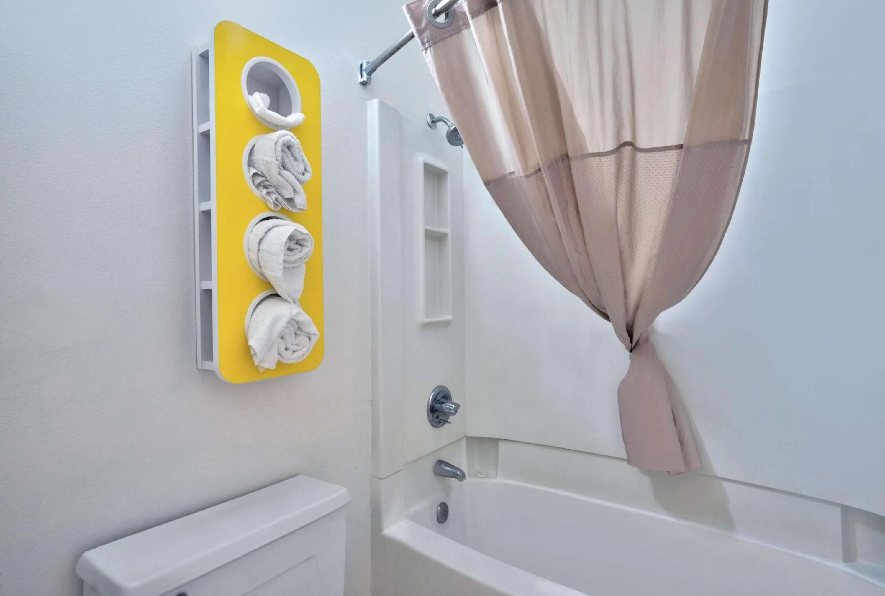 Photo of the whole room in Motel 6-Seaford, DE