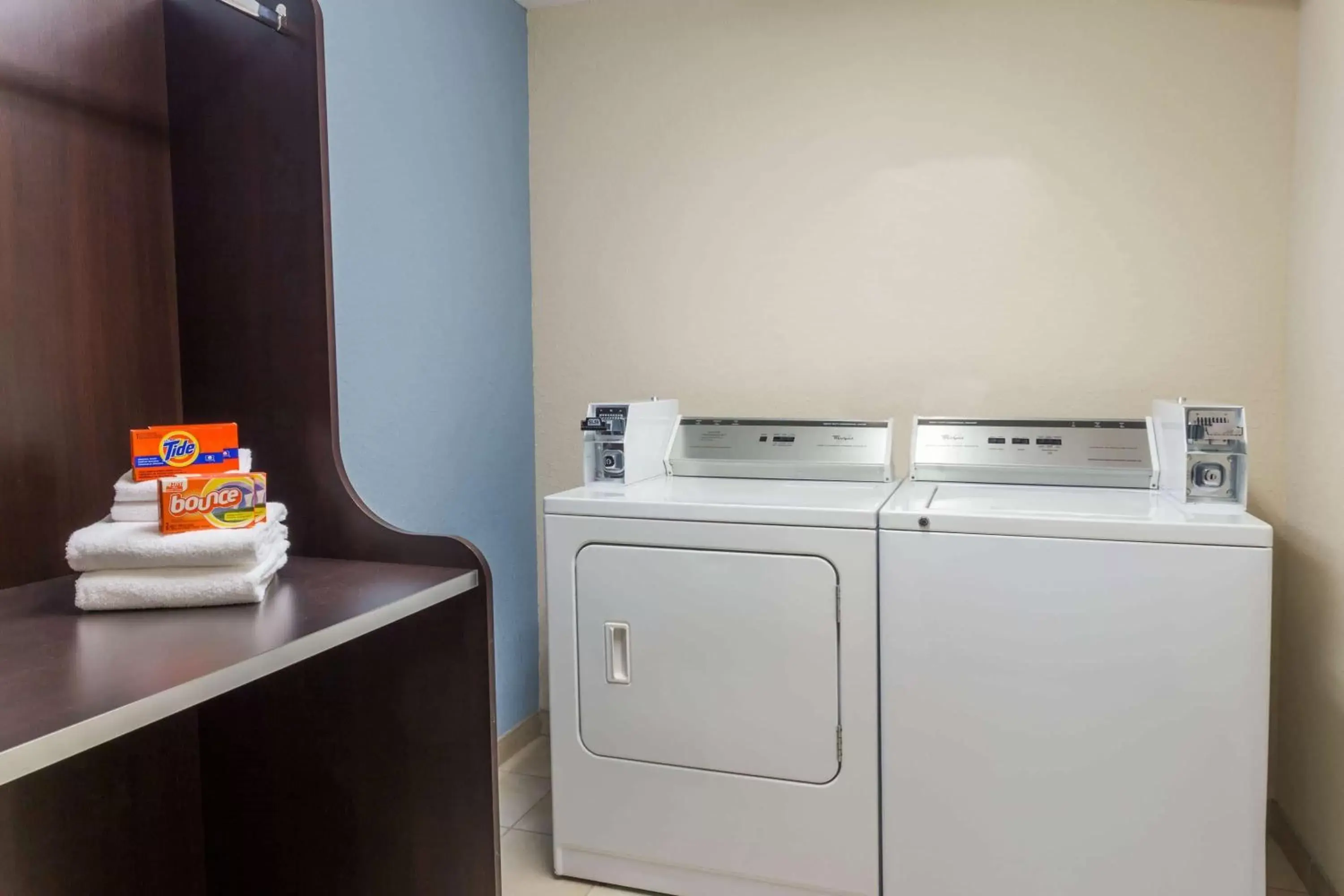 On site, Kitchen/Kitchenette in Microtel Inn & Suites by Wyndham Spring Hill/Weeki Wachee