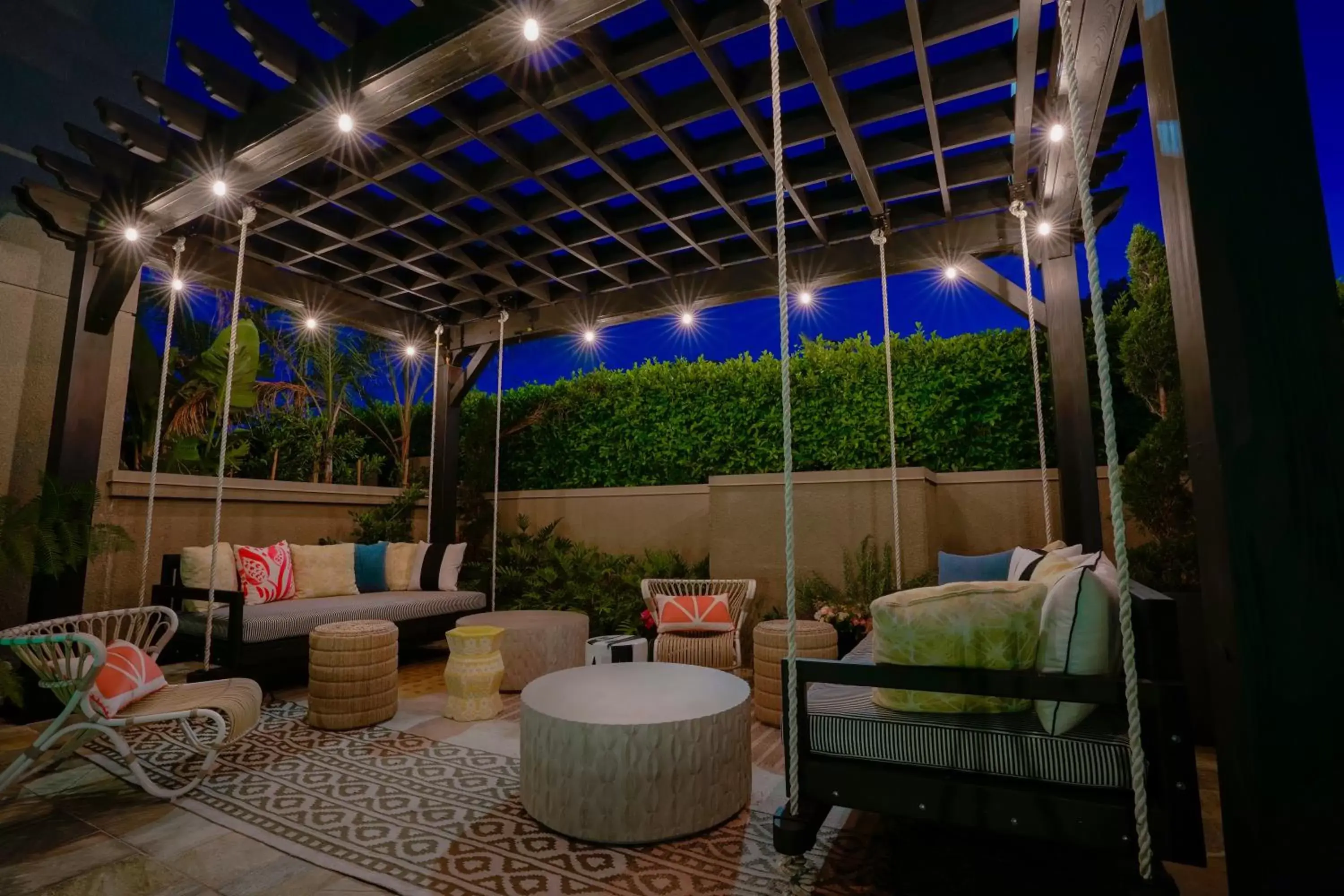 Patio in Hotel Amarano Burbank-Hollywood