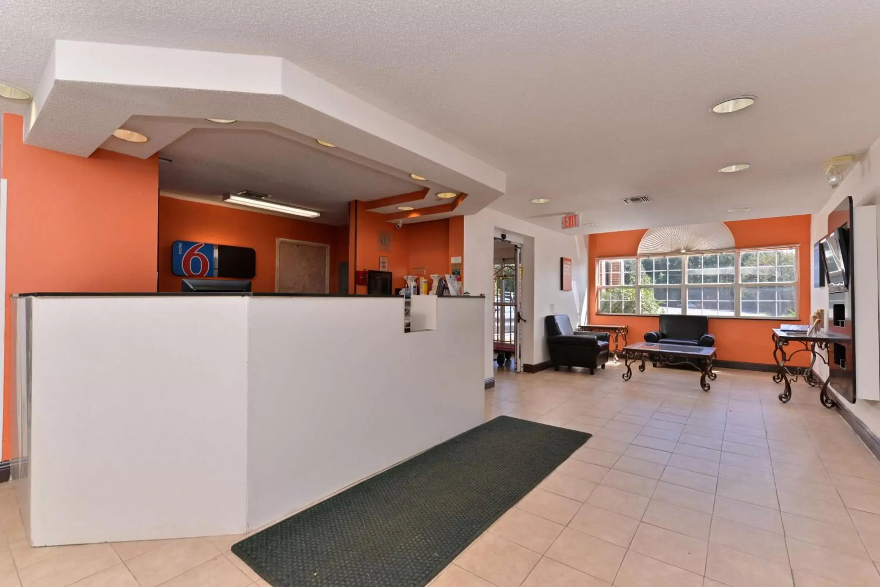 Communal lounge/ TV room, Lobby/Reception in Motel 6-Richburg, SC