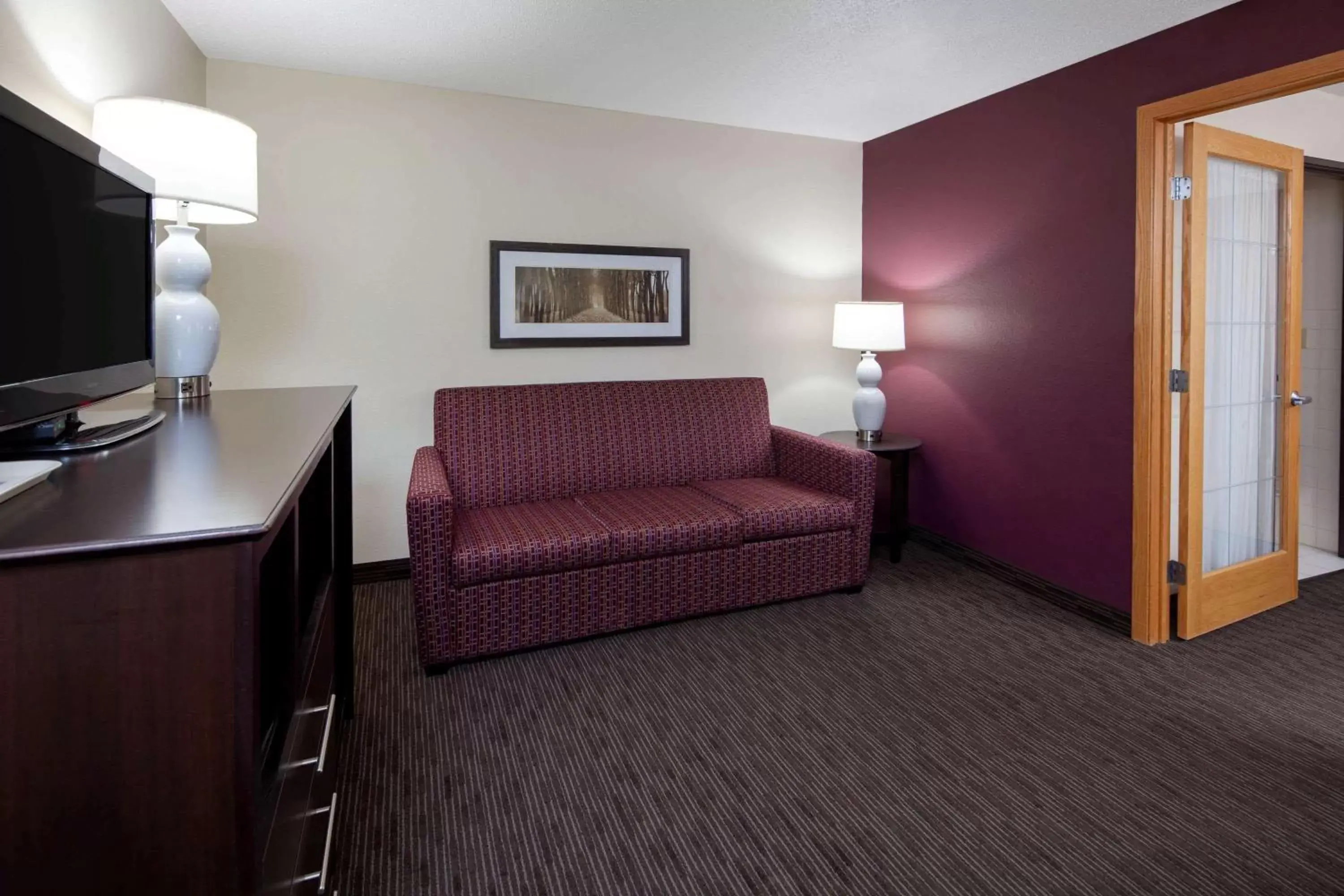 Photo of the whole room, Seating Area in AmericInn by Wyndham Northfield