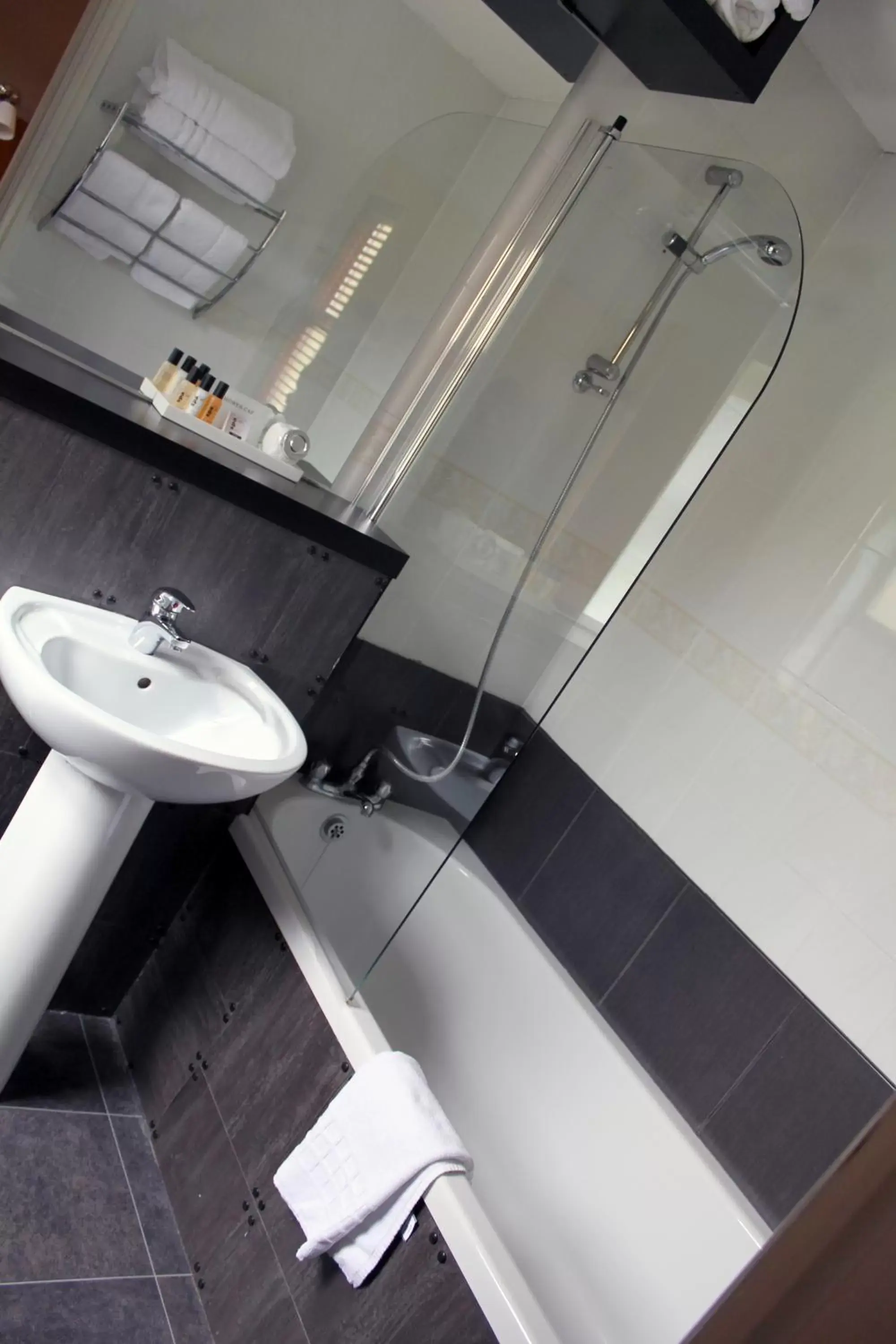 Bathroom in Gomersal Park Hotel & Dream Spa