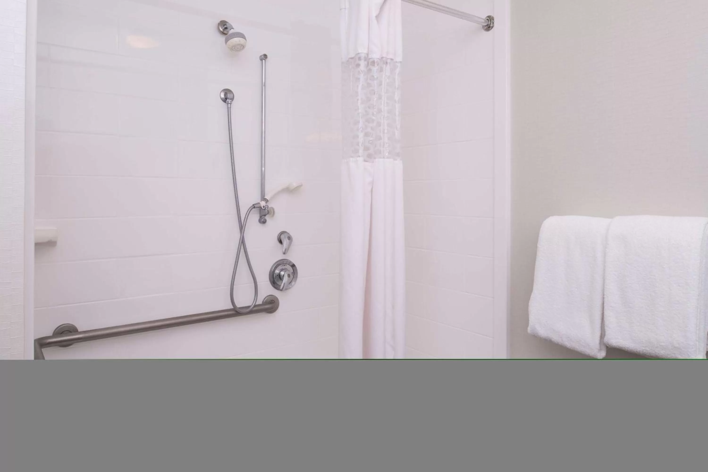 Bed in Hampton Inn and Suites Schertz