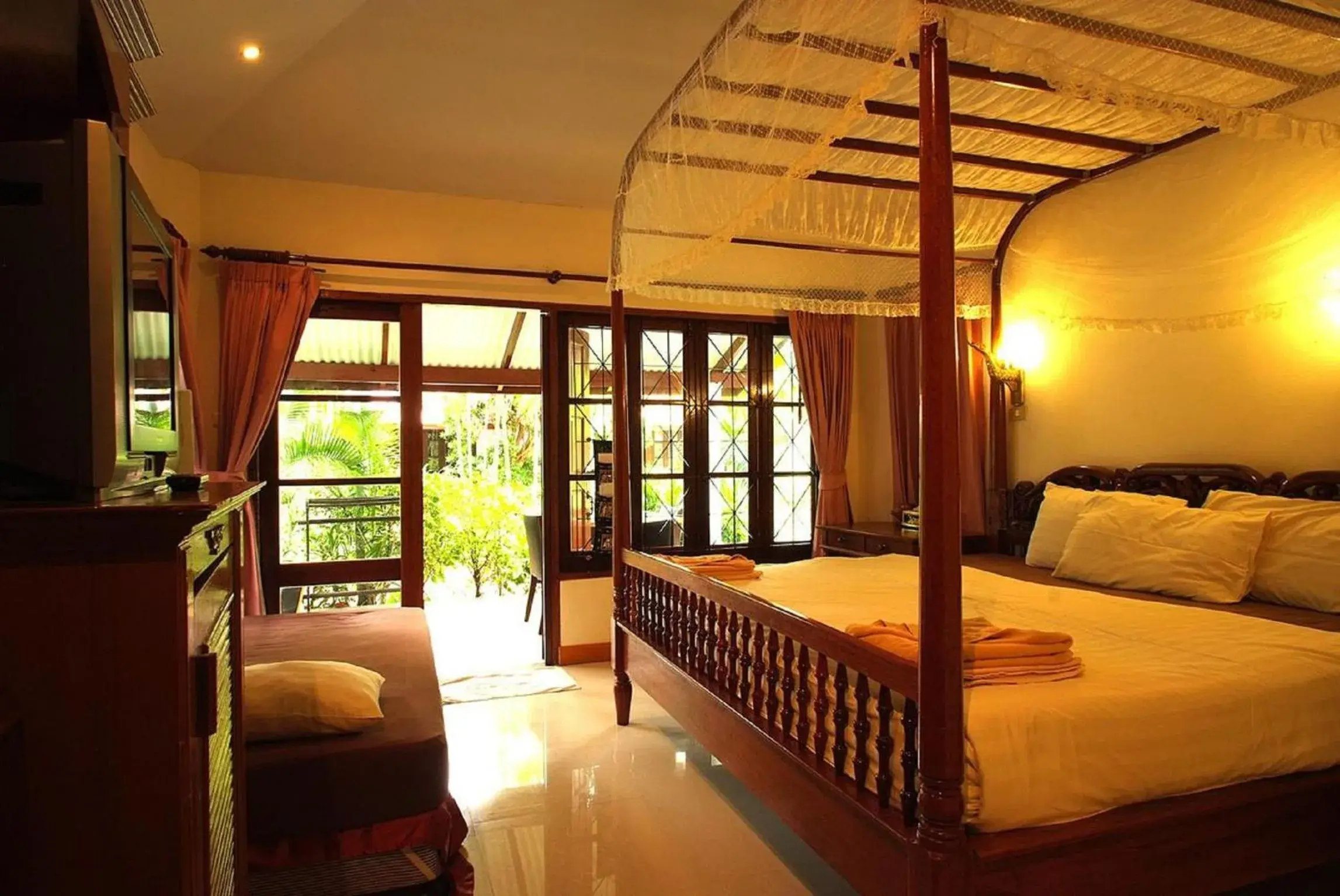 Bed in Chaweng Resort