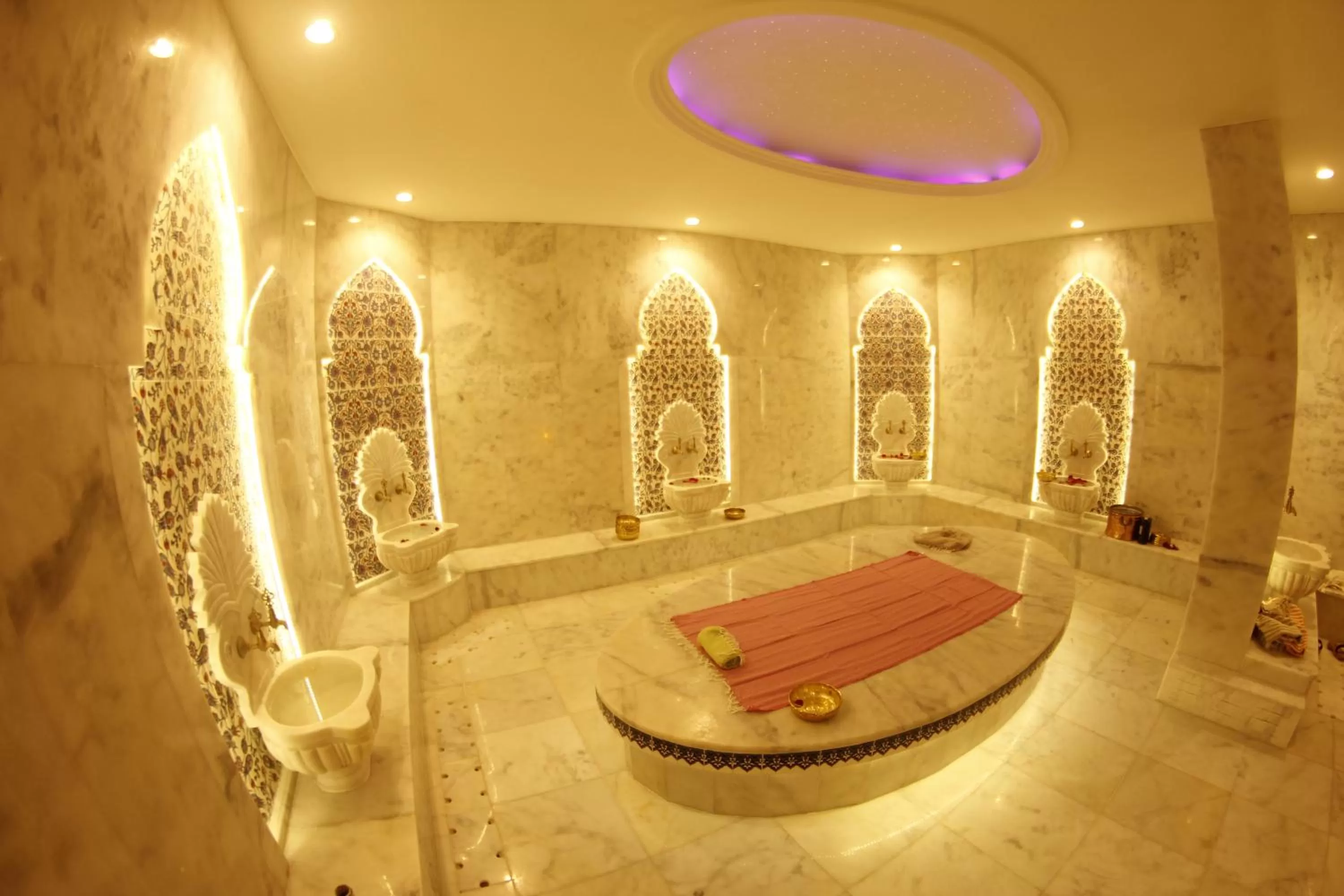 Area and facilities in Adams Hotel