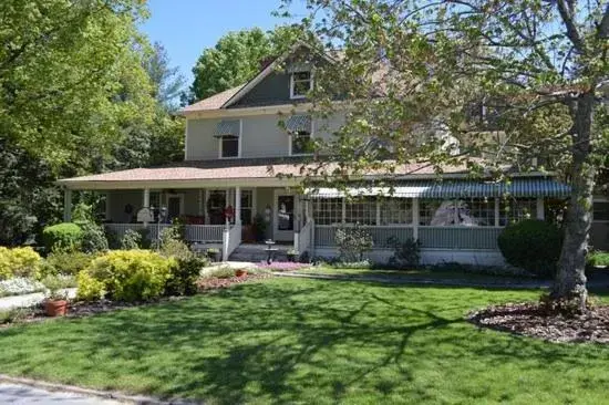 Property building in Red Rocker Inn Property building in Red Rocker Inn