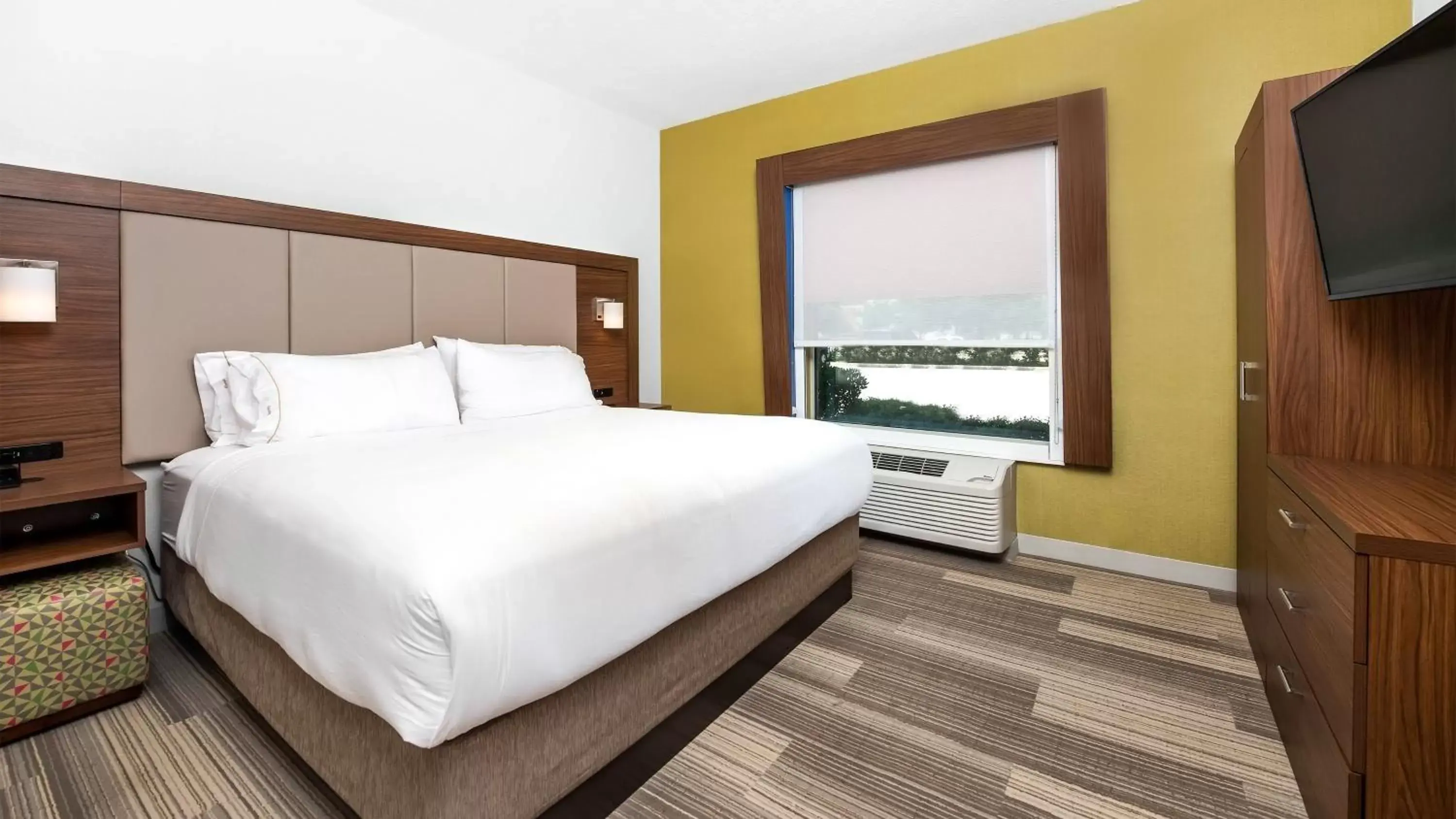 Bedroom, Bed in Holiday Inn Express Hotel and Suites Conroe, an IHG Hotel