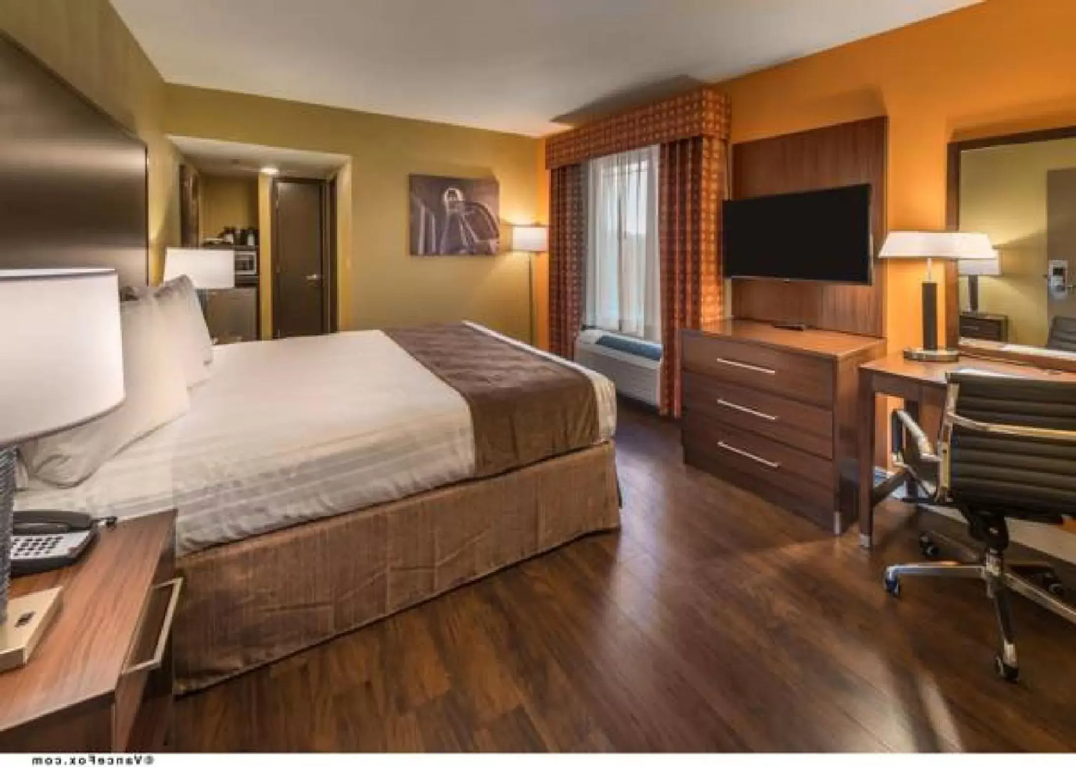 King Room with Roll-in Shower - Disability Access/Non-Smoking in Best Western Hoover Dam Hotel - SE Henderson, Boulder City King Room with Roll-in Shower - Disability Access/Non-Smoking in Best Western Hoover Dam Hotel - SE Henderson, Boulder City