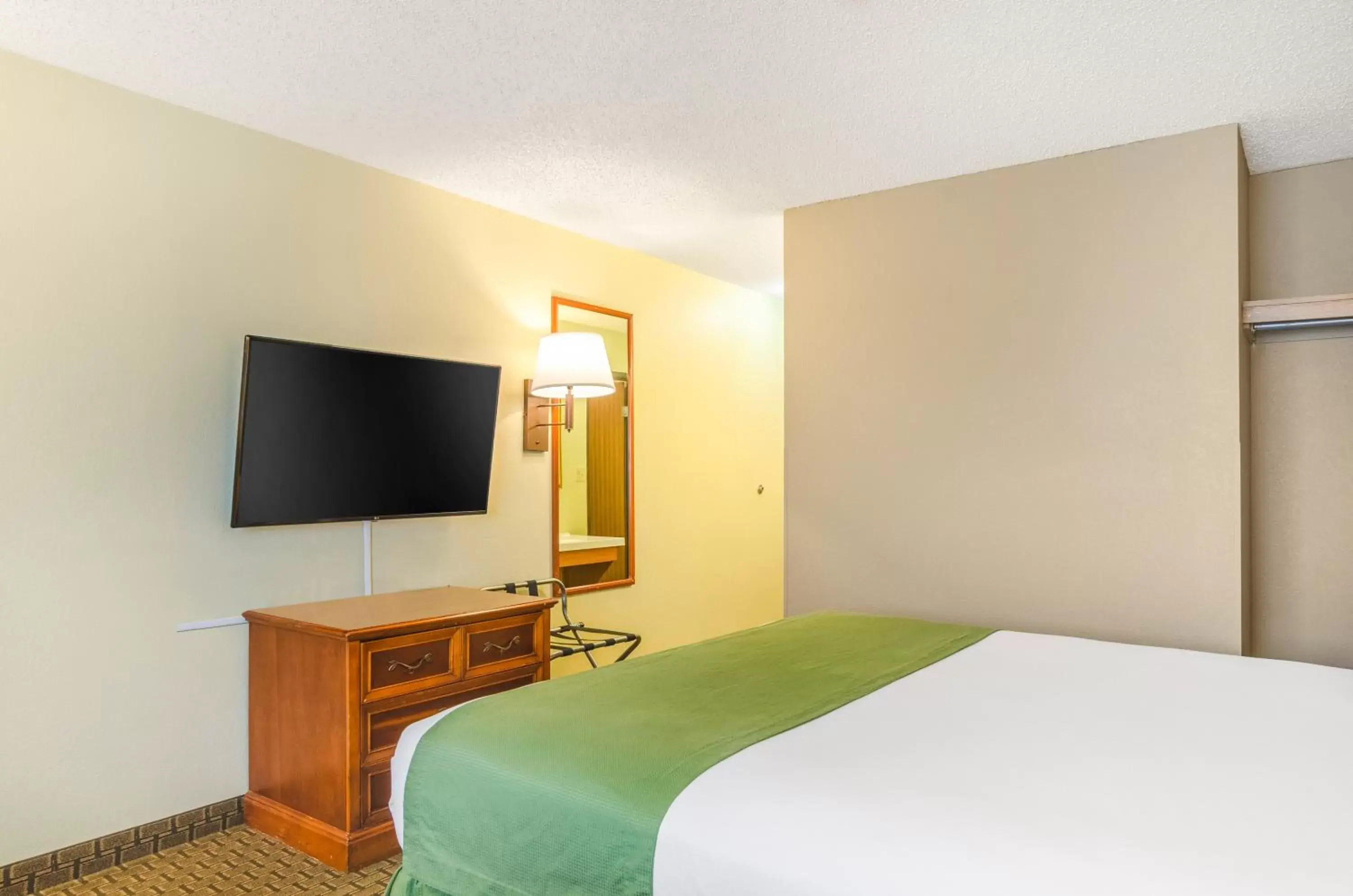 Bed in Cheyenne Guest Inn Bed in Cheyenne Guest Inn