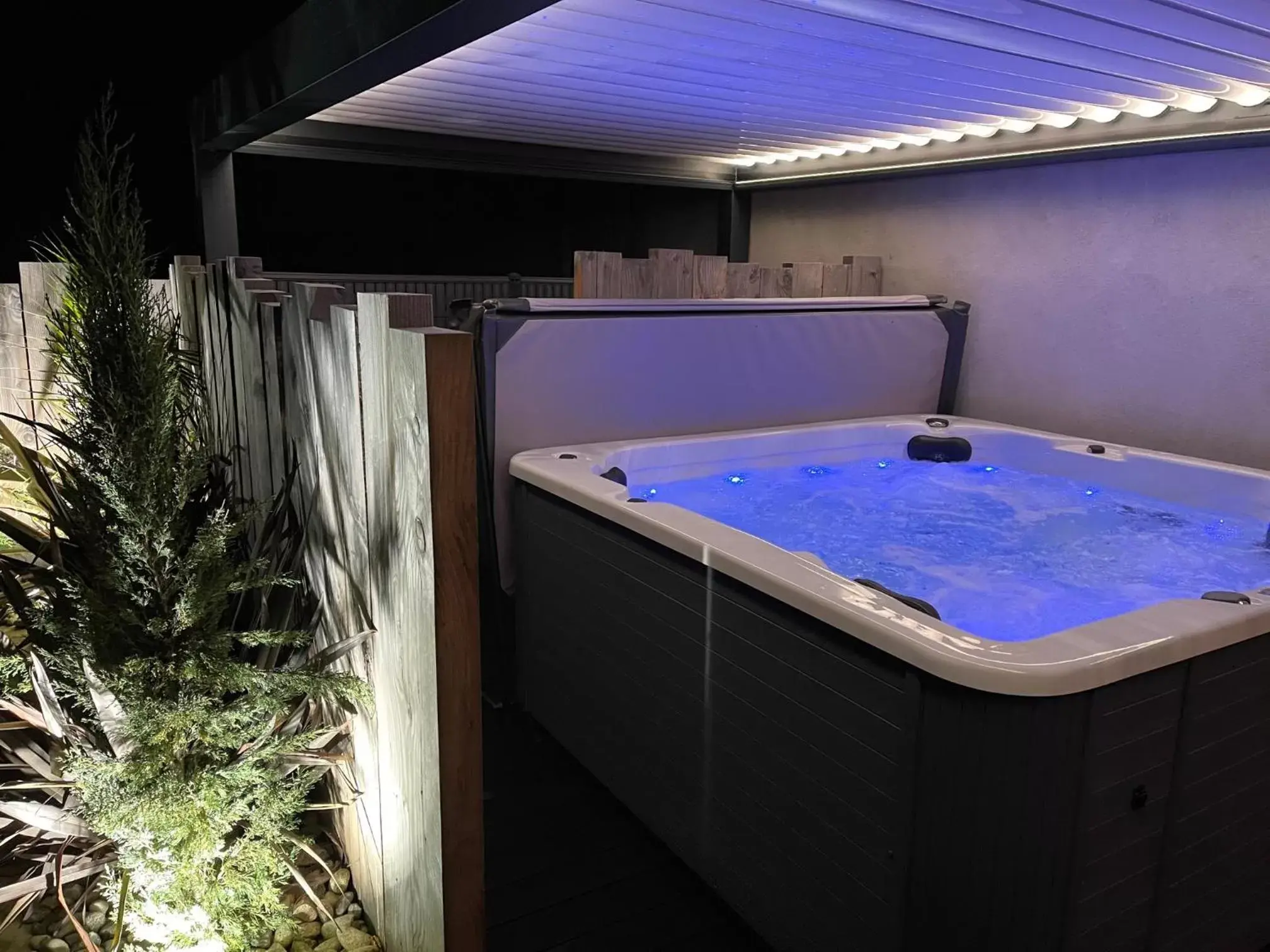 Hot Tub in Logis Au Vieux Morvan