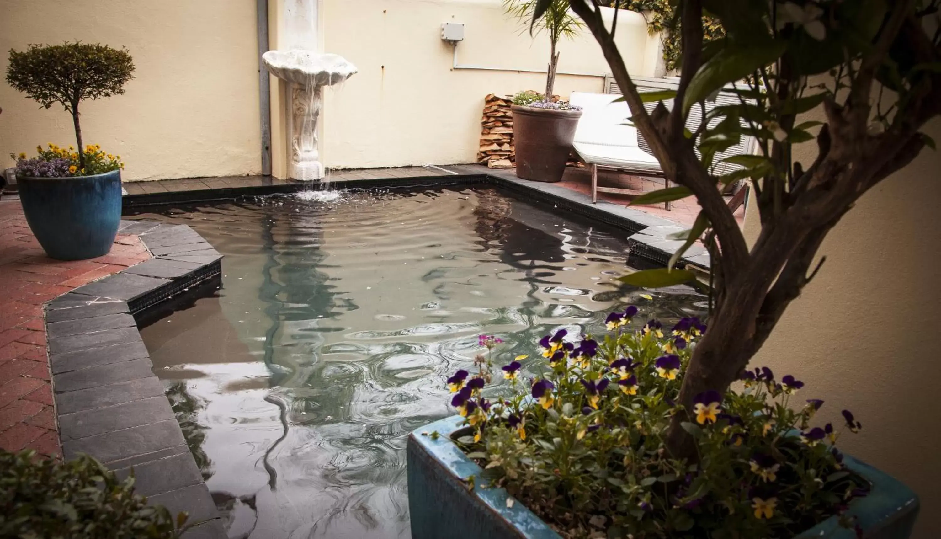 Swimming Pool in Eendracht Hotel