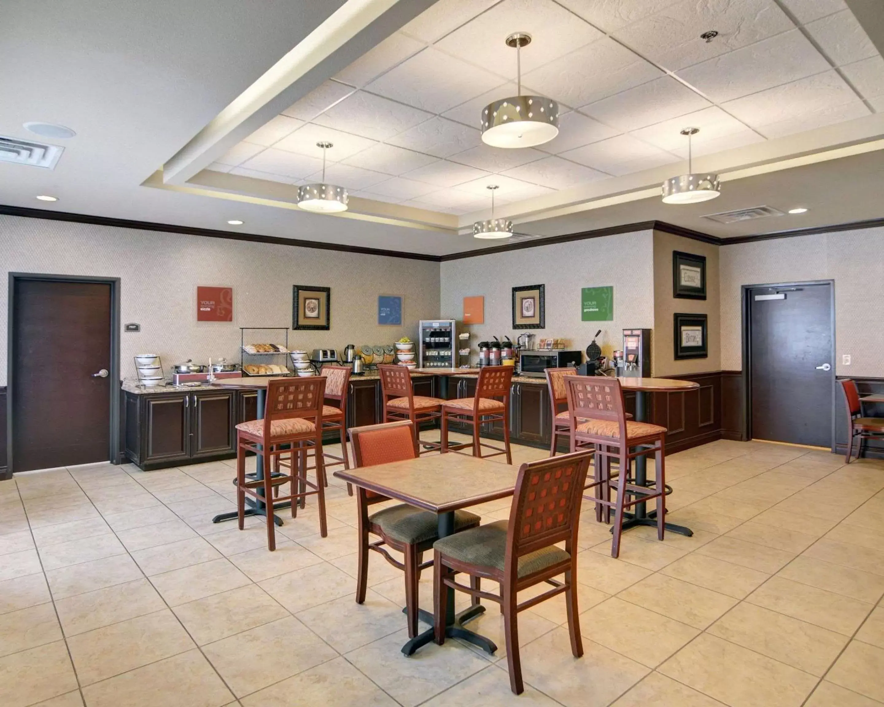 Restaurant/Places to Eat in Comfort Inn & Suites Near Lake Lewisville