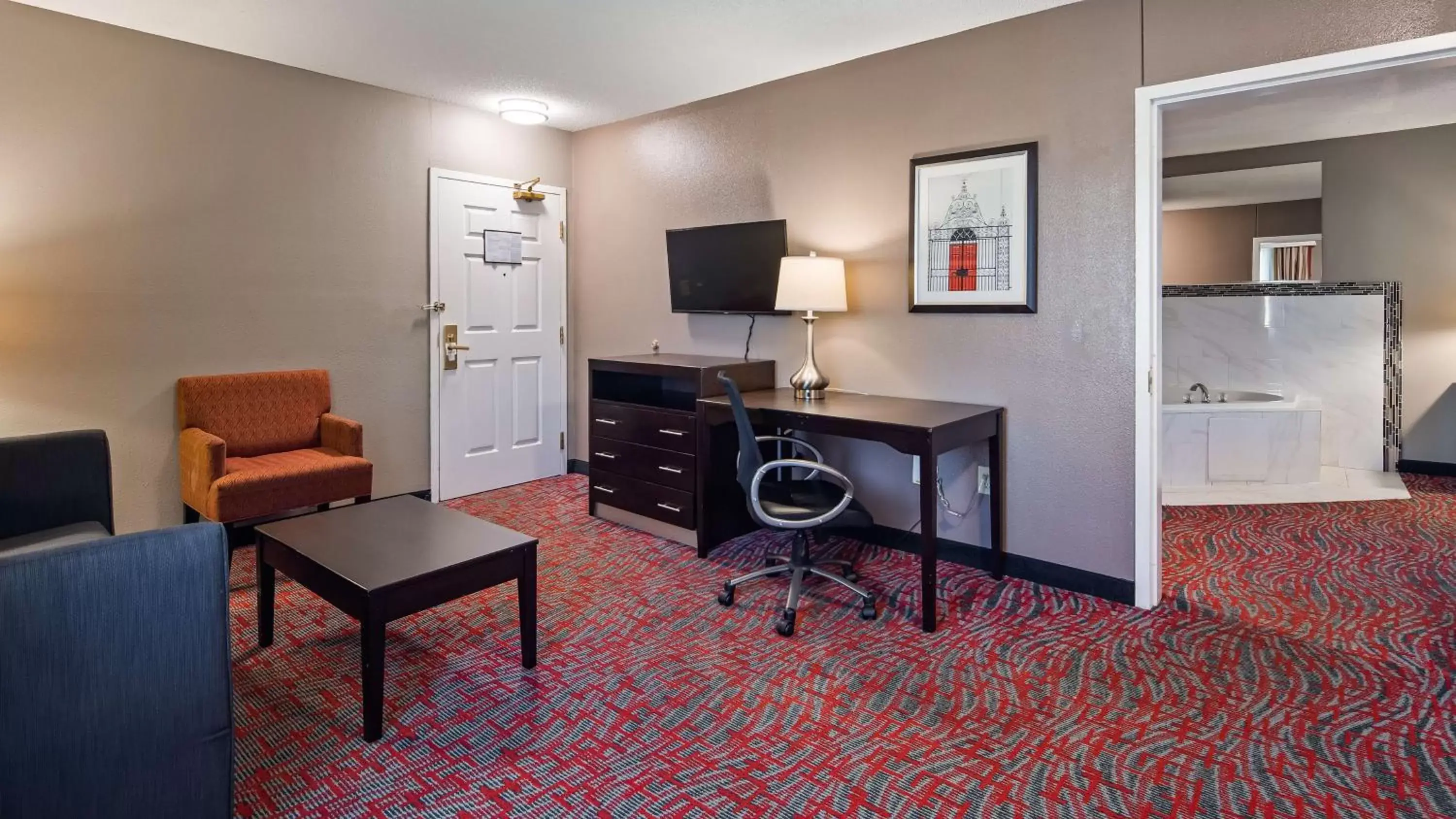Photo of the whole room, TV/Entertainment Center in Best Western Airport Inn & Suites