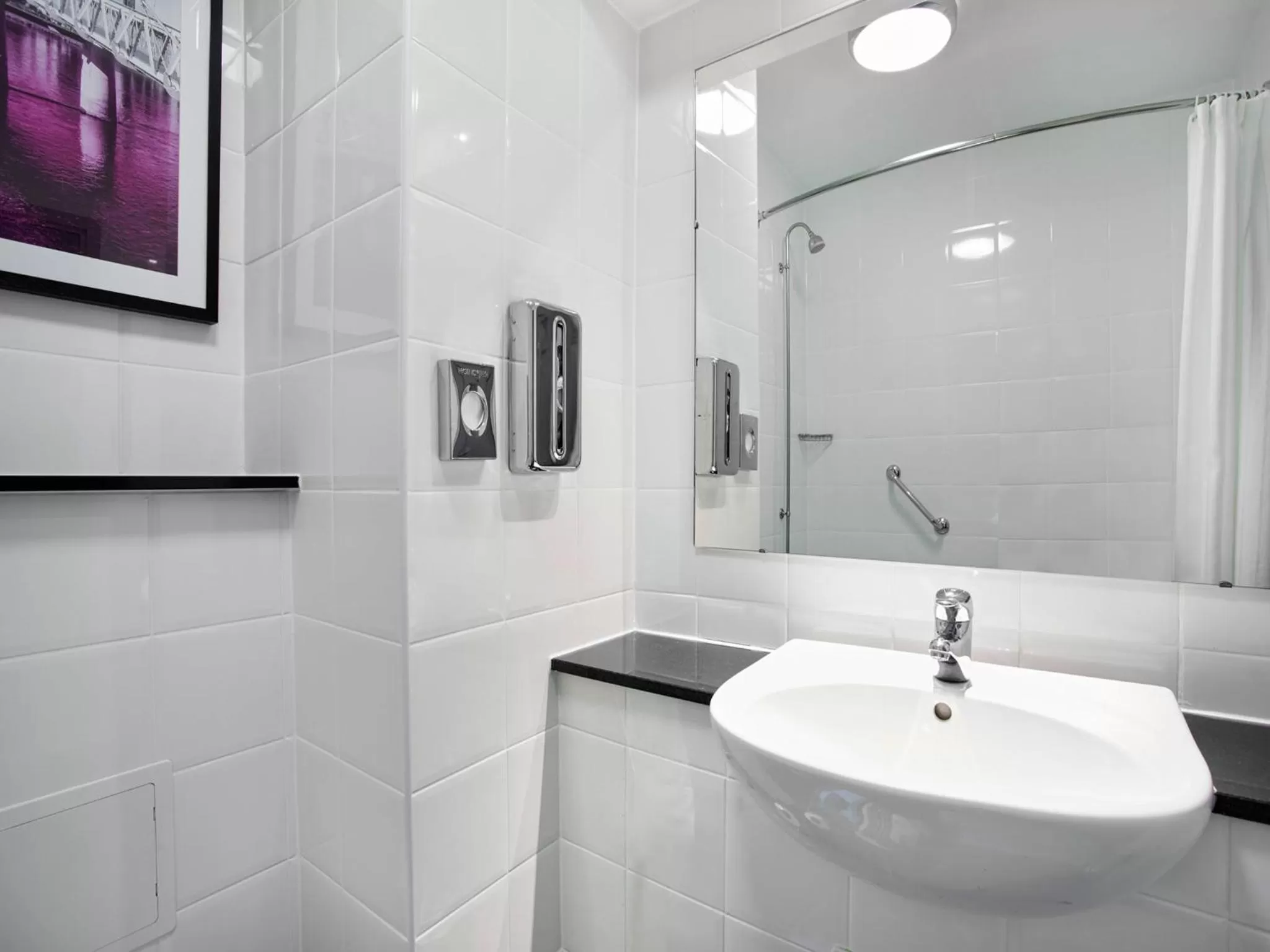 Bathroom in Leonardo Hotel Inverness