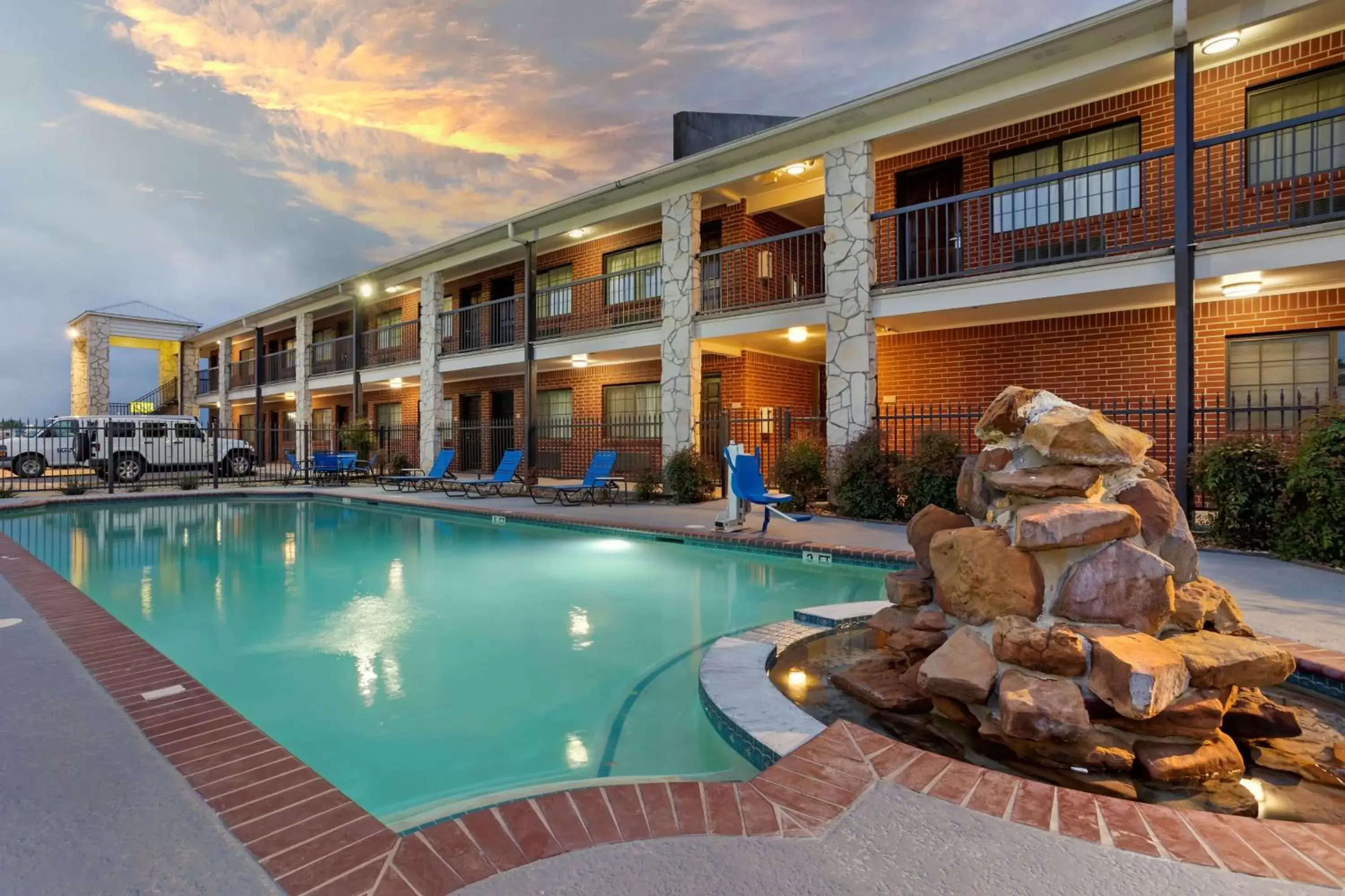 Pool view, Swimming Pool in Best Western Brenham