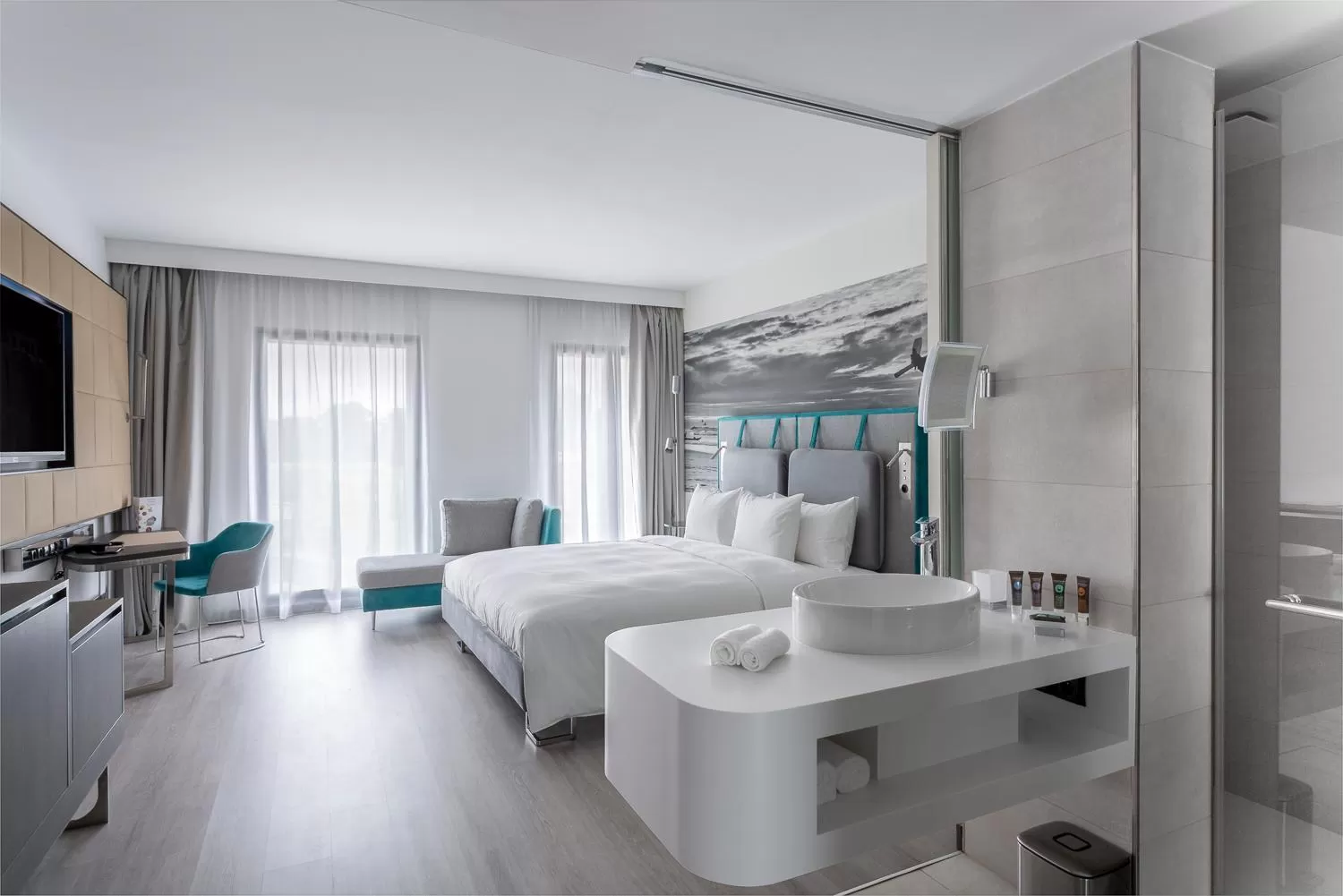 Bathroom, Bed in Novotel Convention And Spa