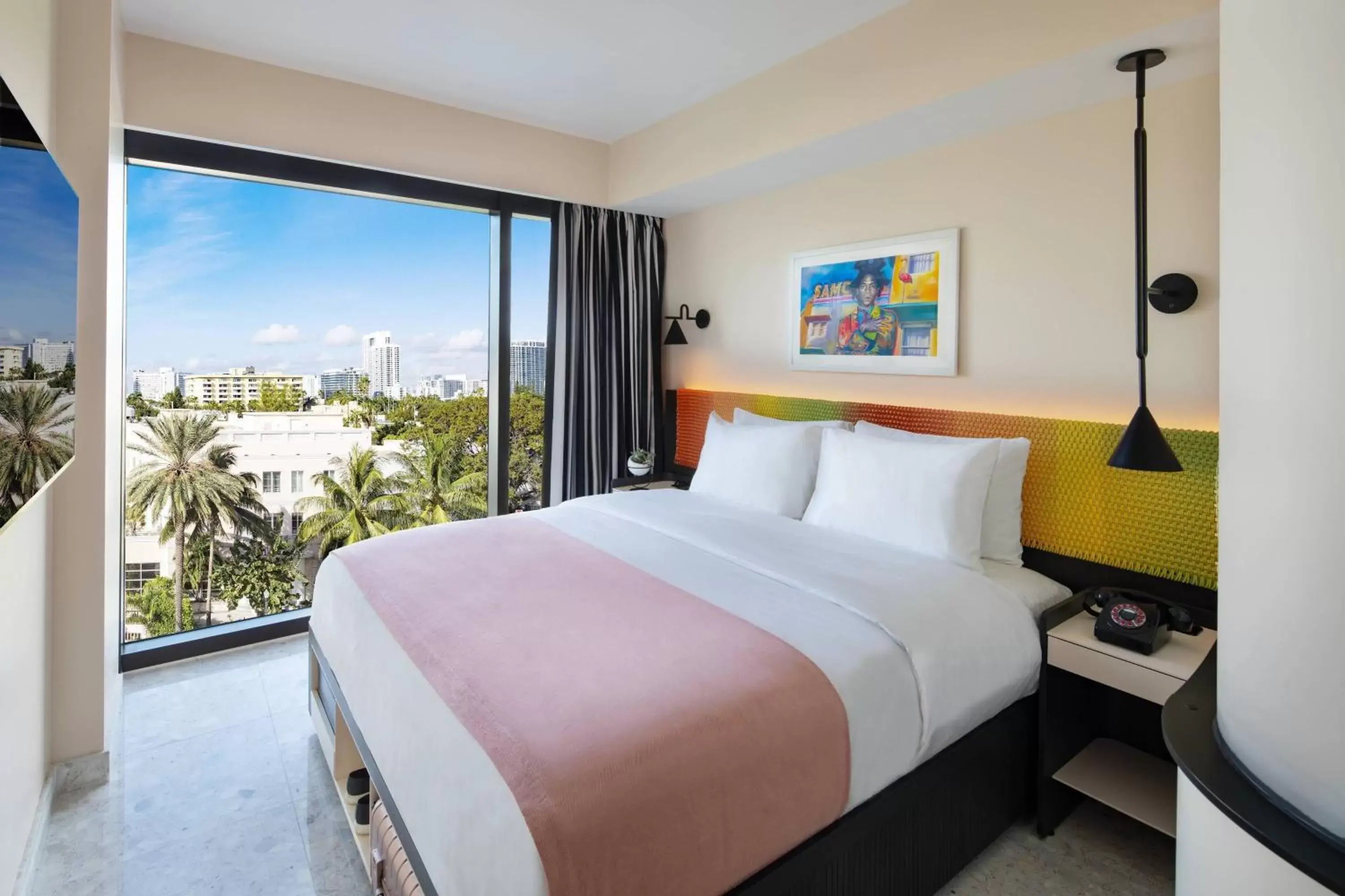 Photo of the whole room, Bed in Moxy Miami South Beach