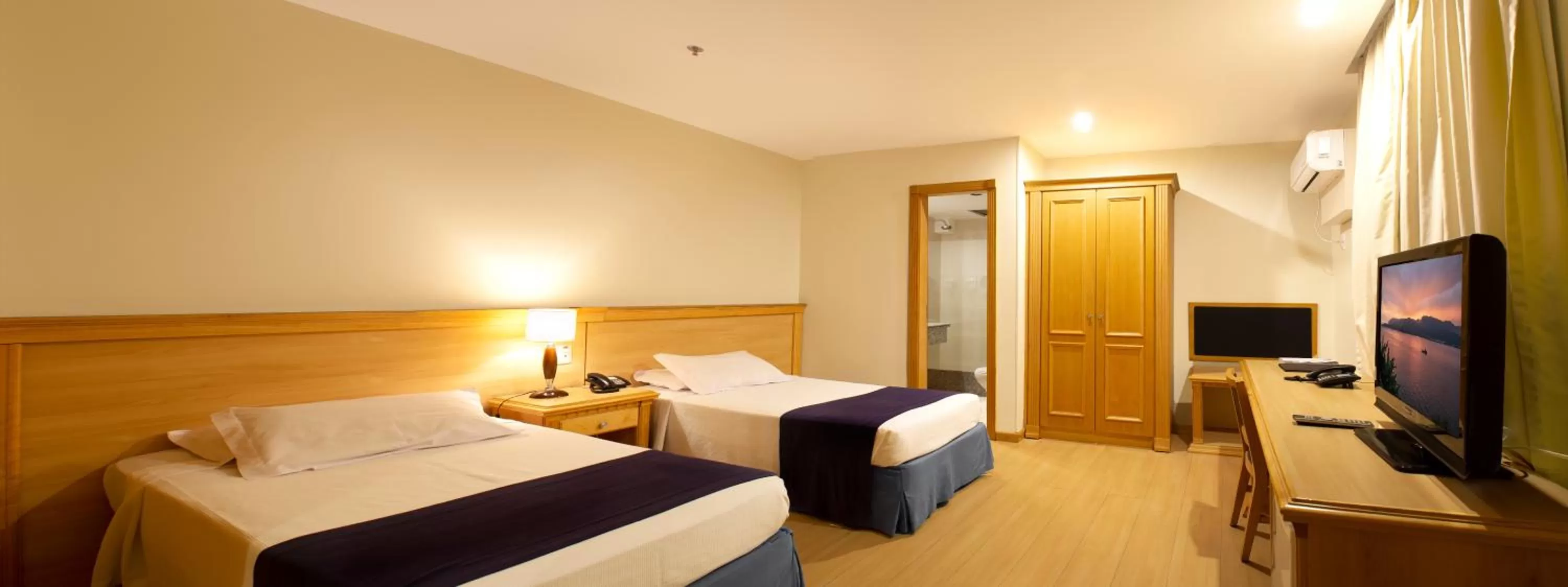 Bedroom, Bed in Mar Palace Copacabana Hotel