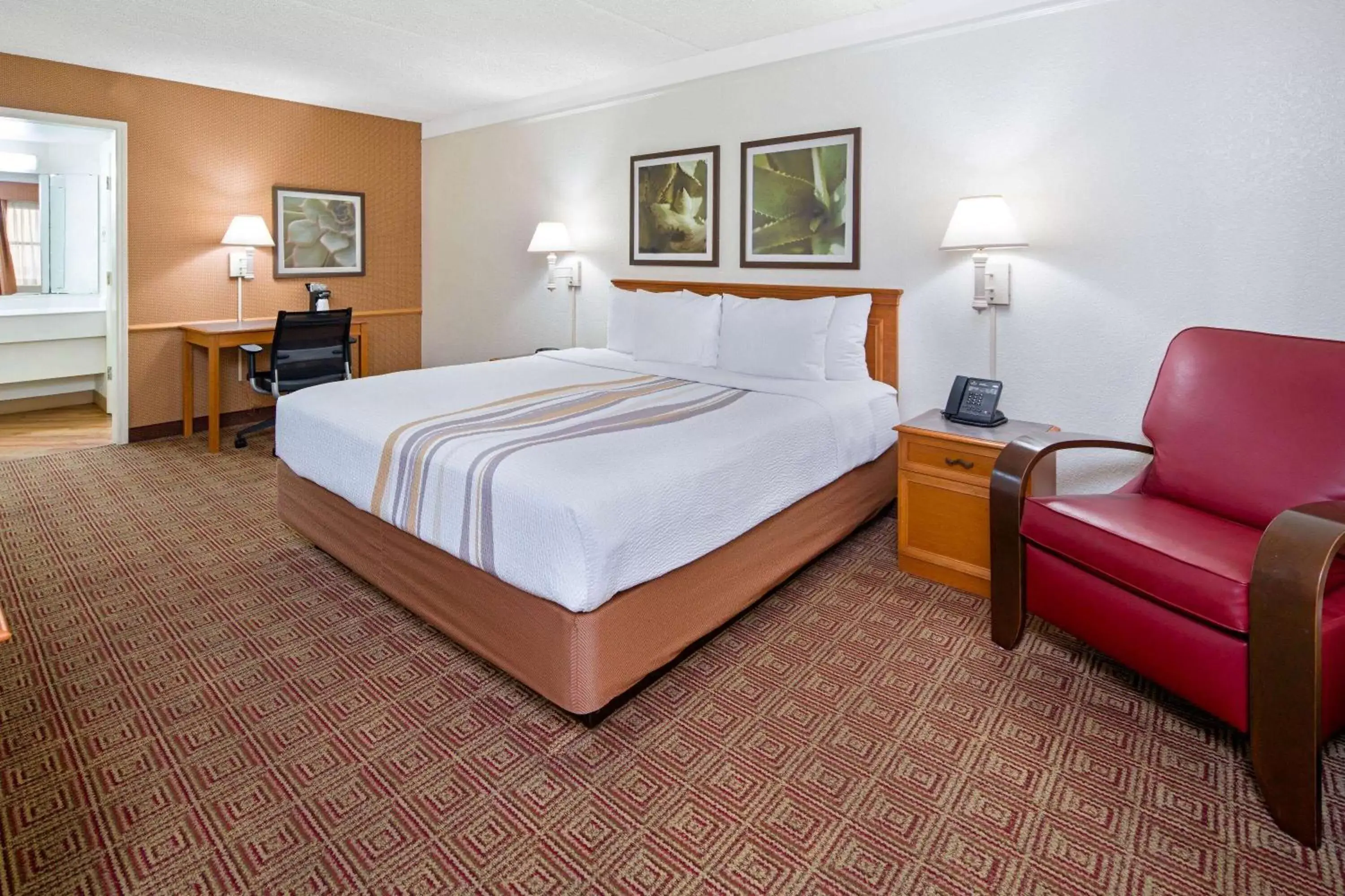 Bed in La Quinta Inn by Wyndham San Diego - Miramar