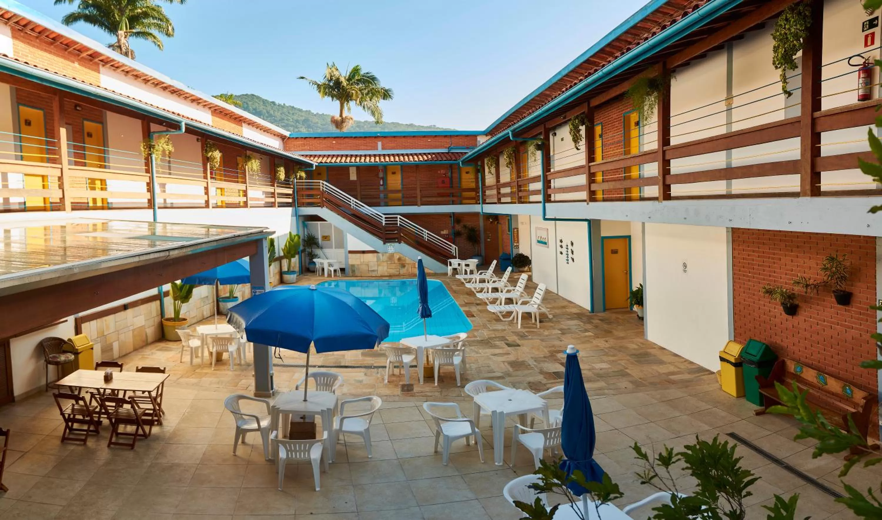 Swimming pool in Hotel e Pousada Pouso54