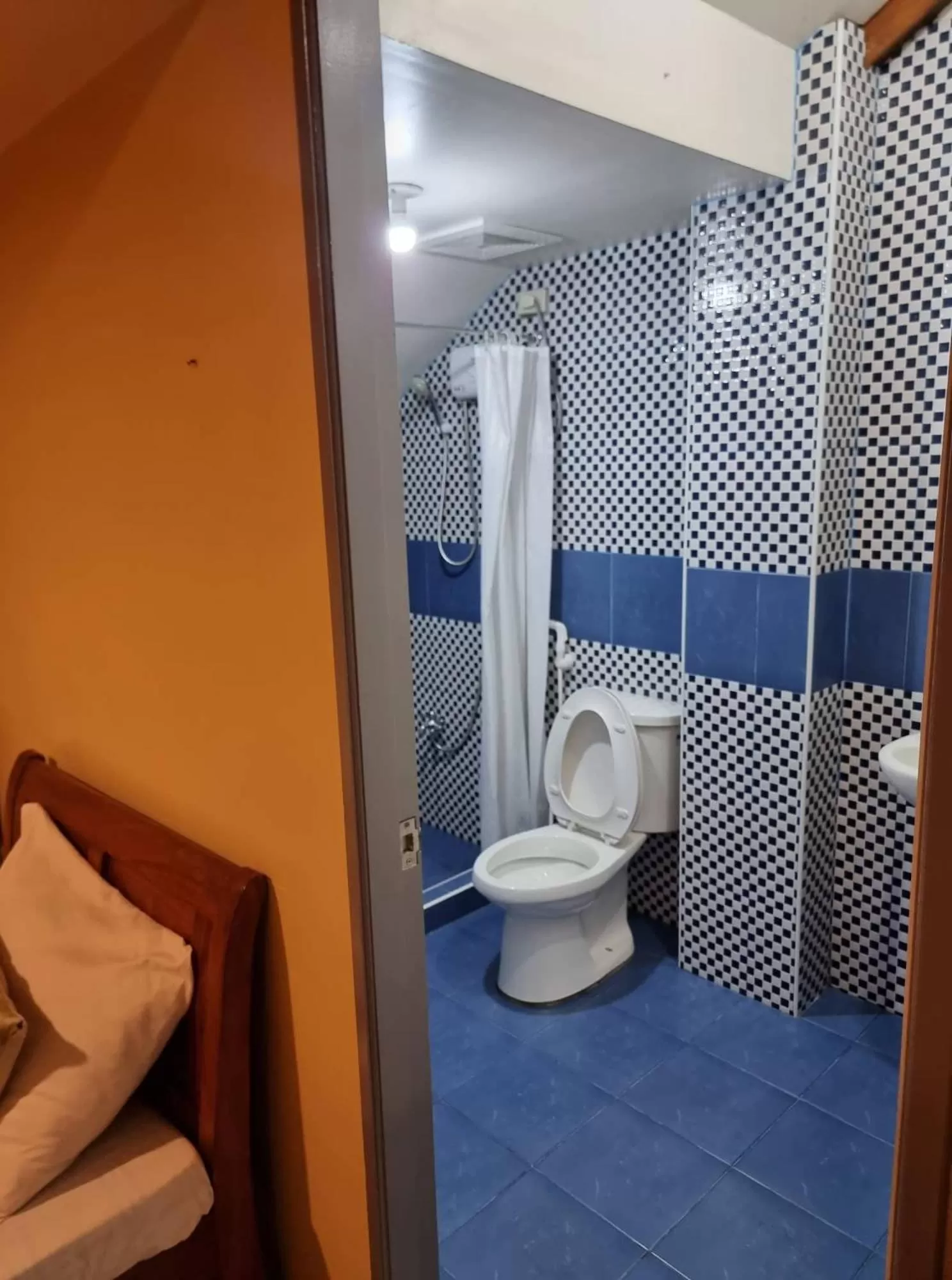 The Half House by Elmar Cabin